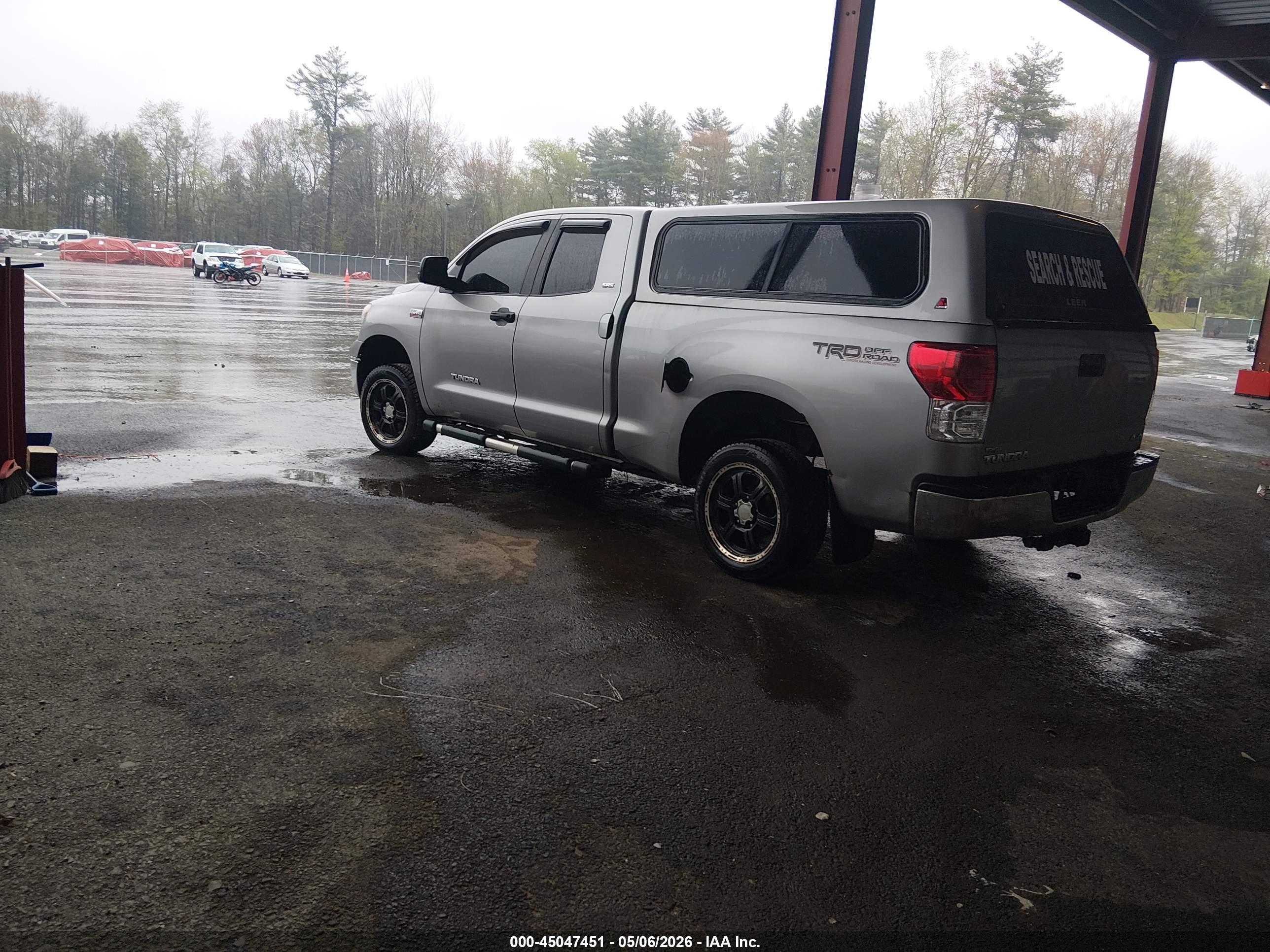 TOYOTA TUNDRA image 3