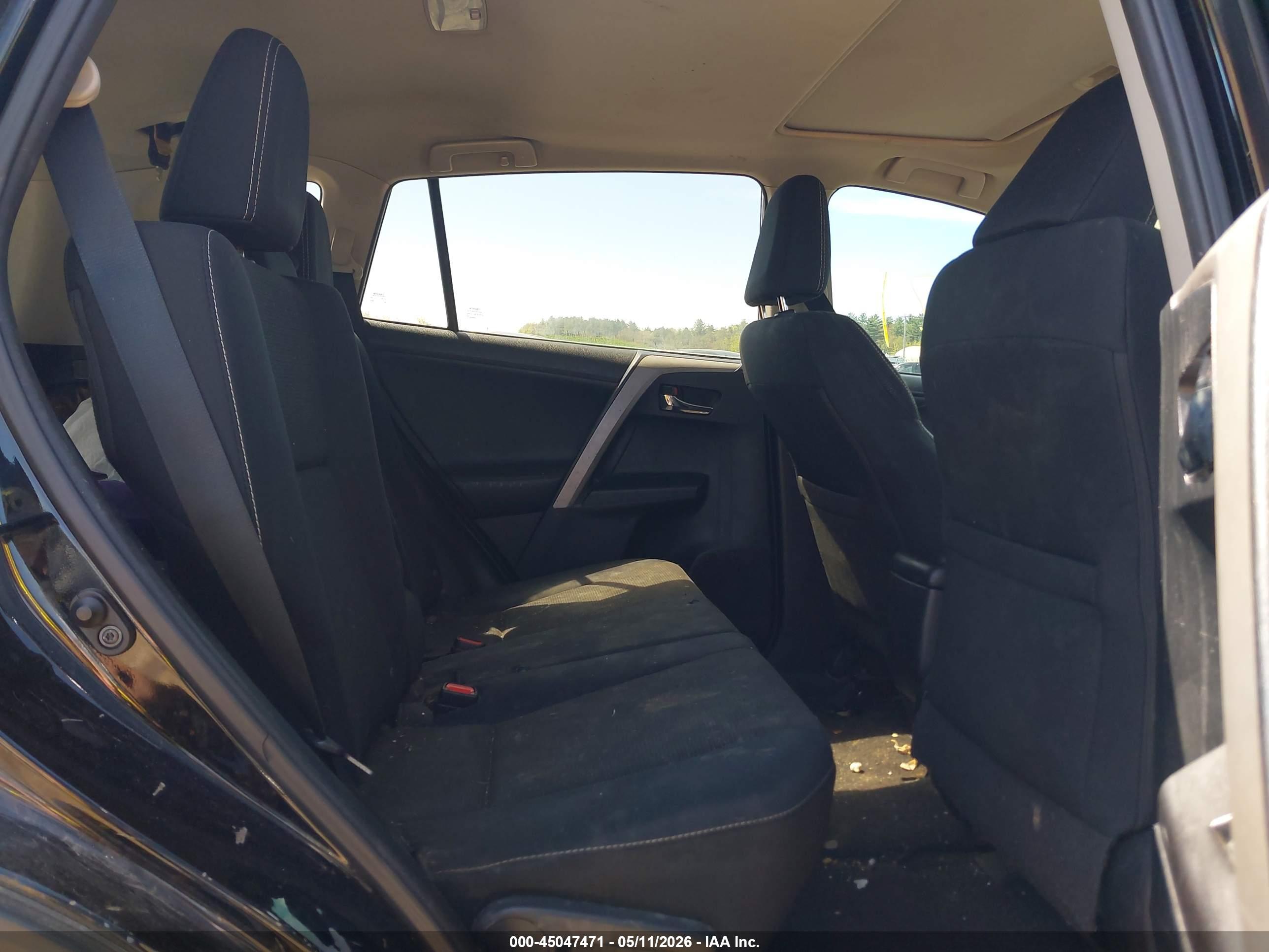 TOYOTA RAV4 image 8