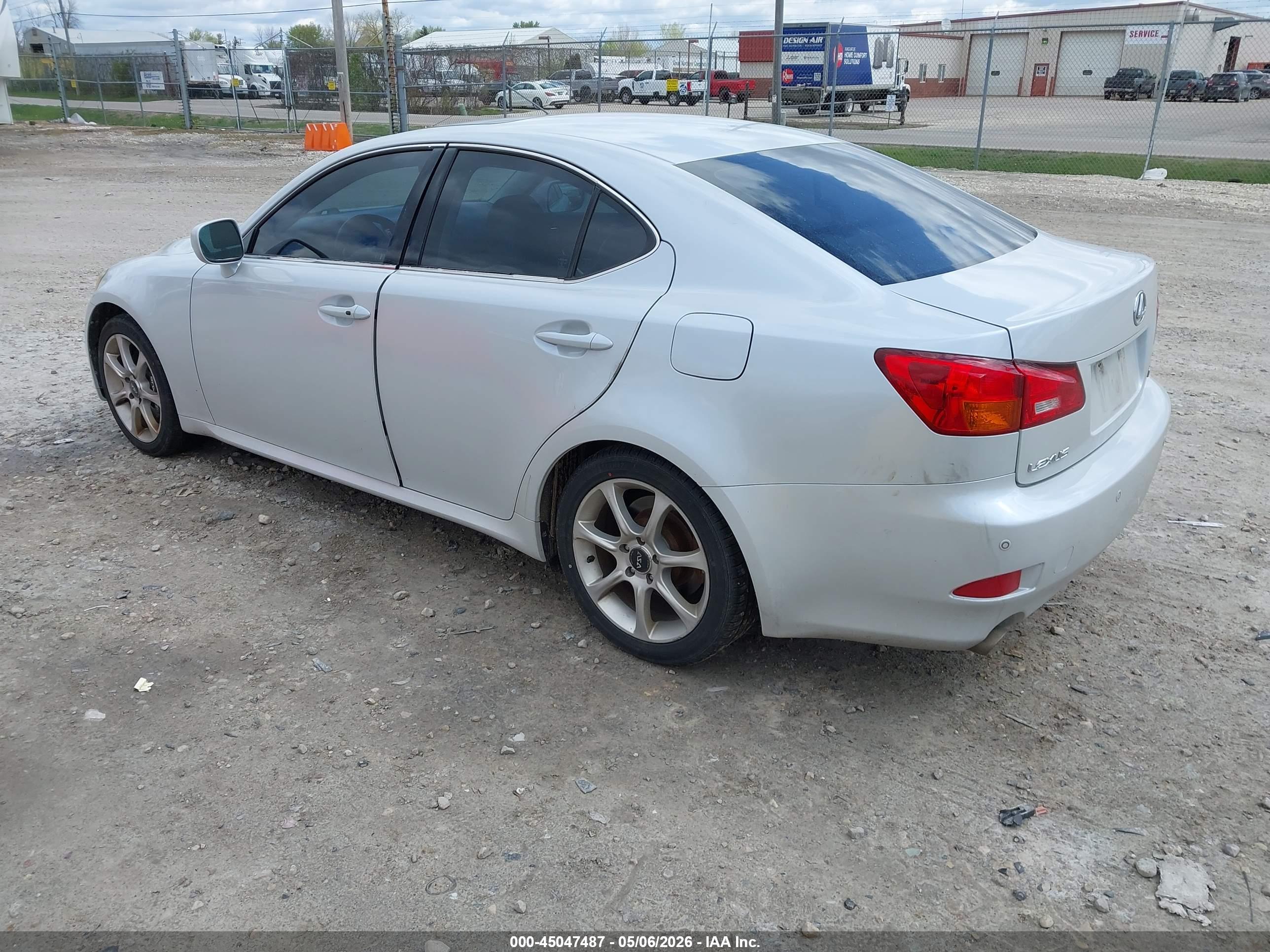 LEXUS IS image 3