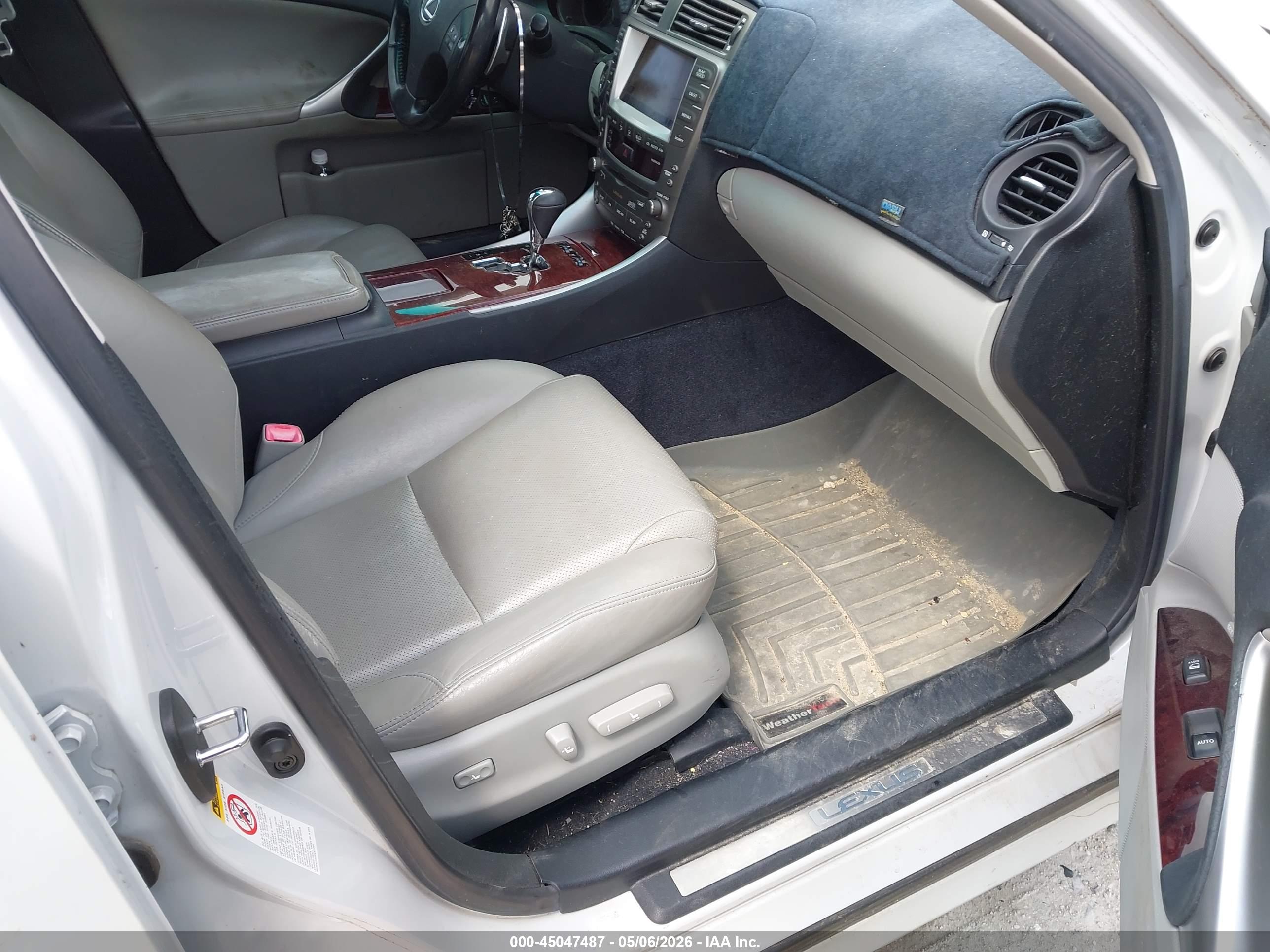 LEXUS IS image 5