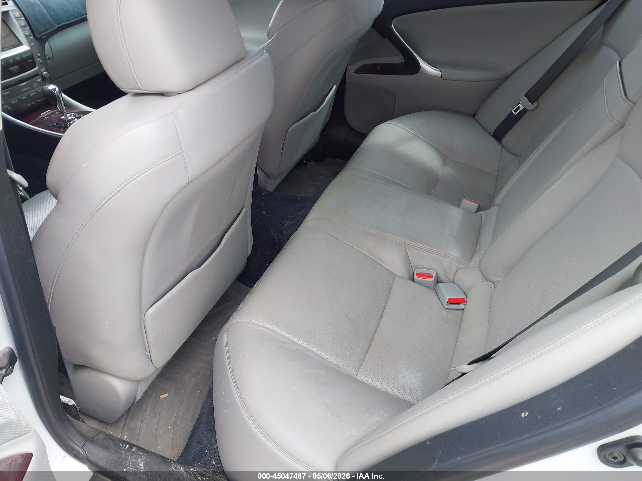 LEXUS IS image 8