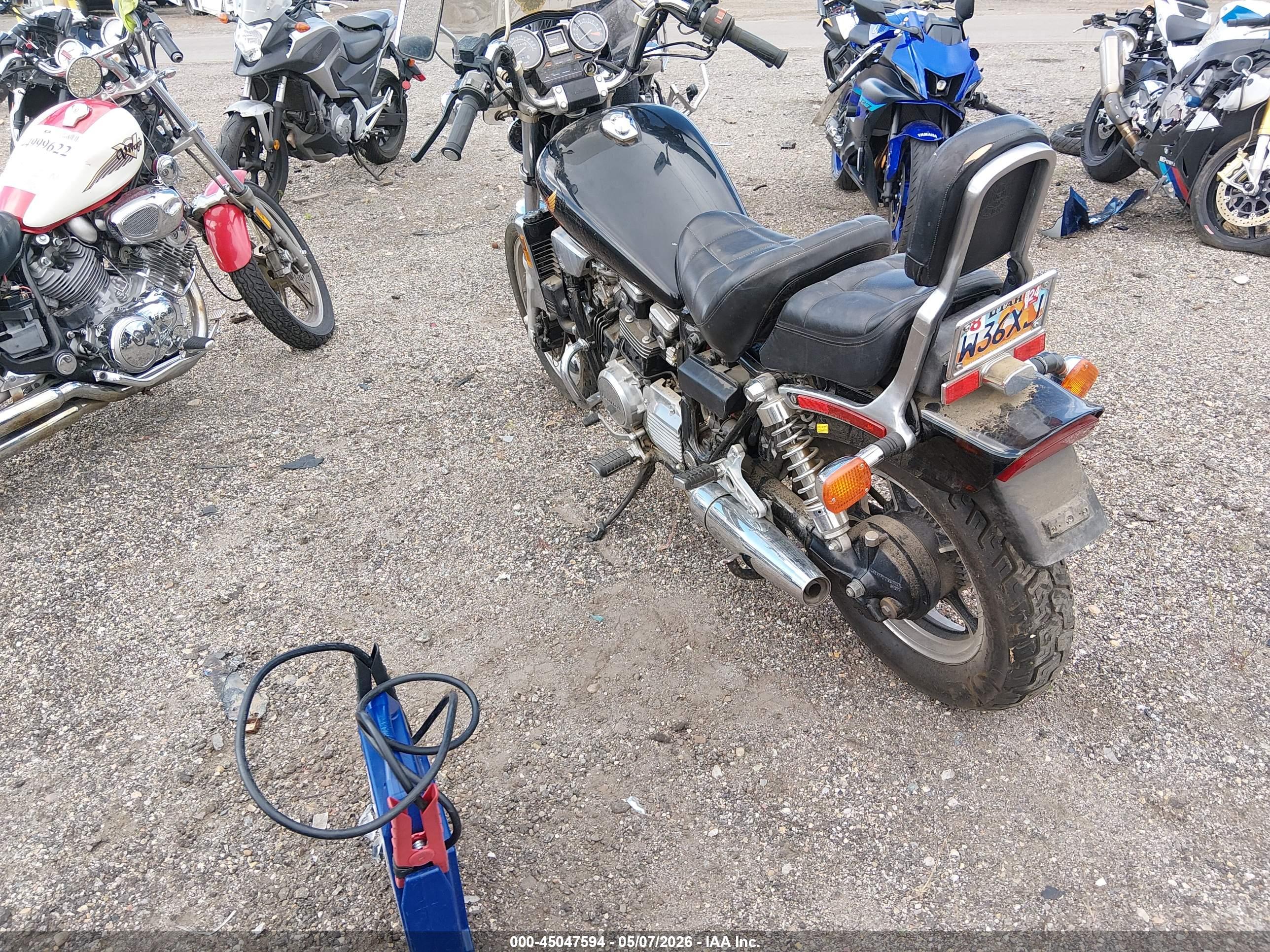 HONDA VF700 image 3