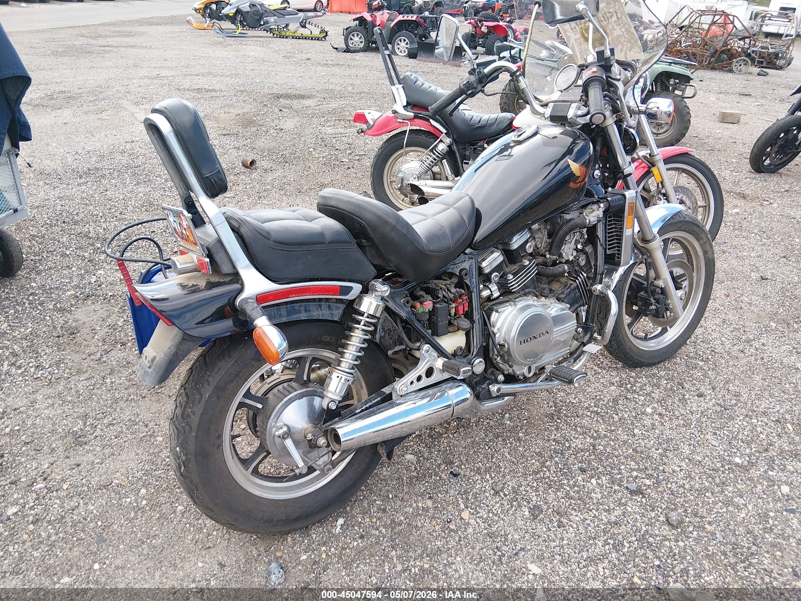 HONDA VF700 image 4
