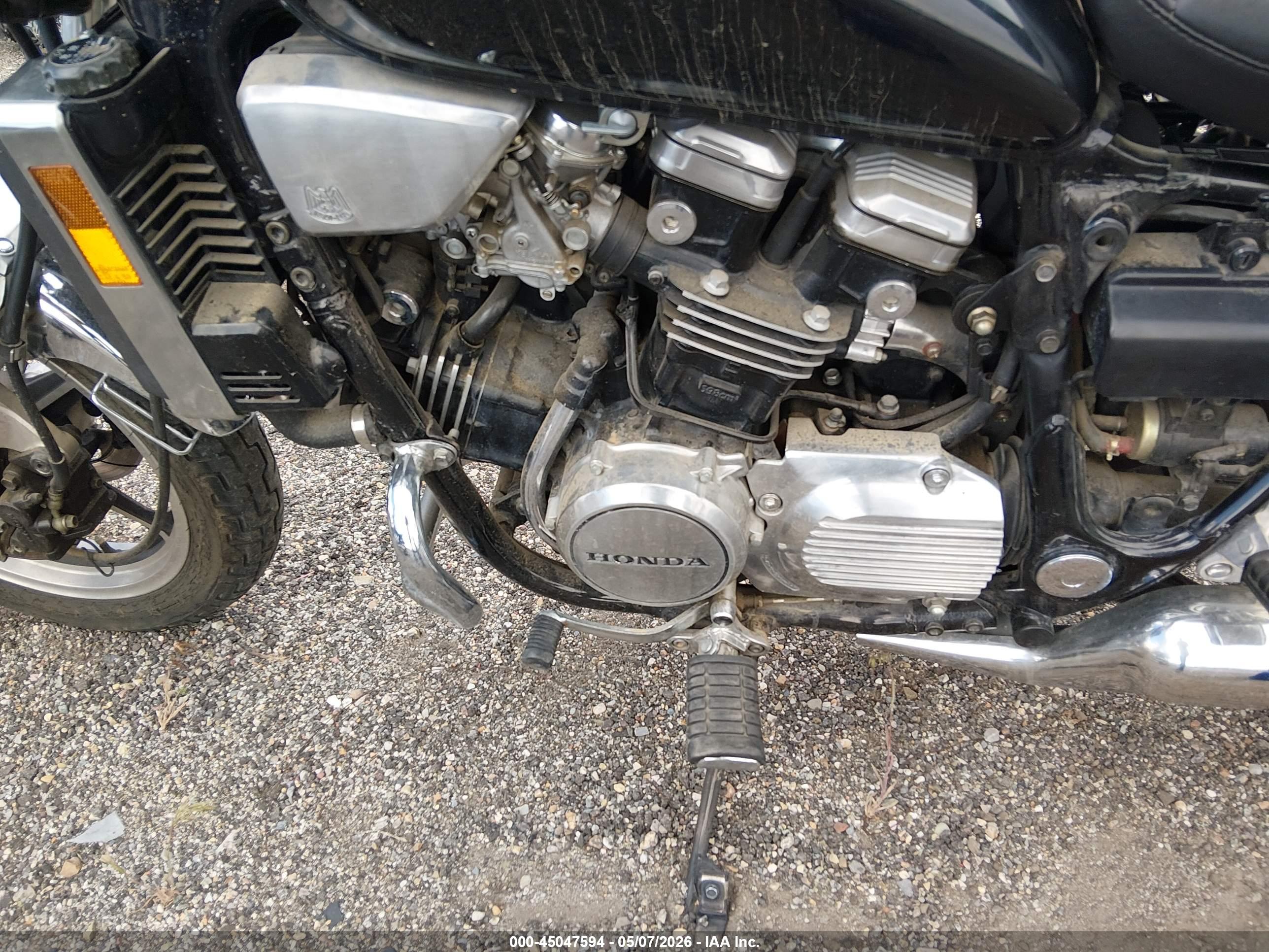HONDA VF700 image 9