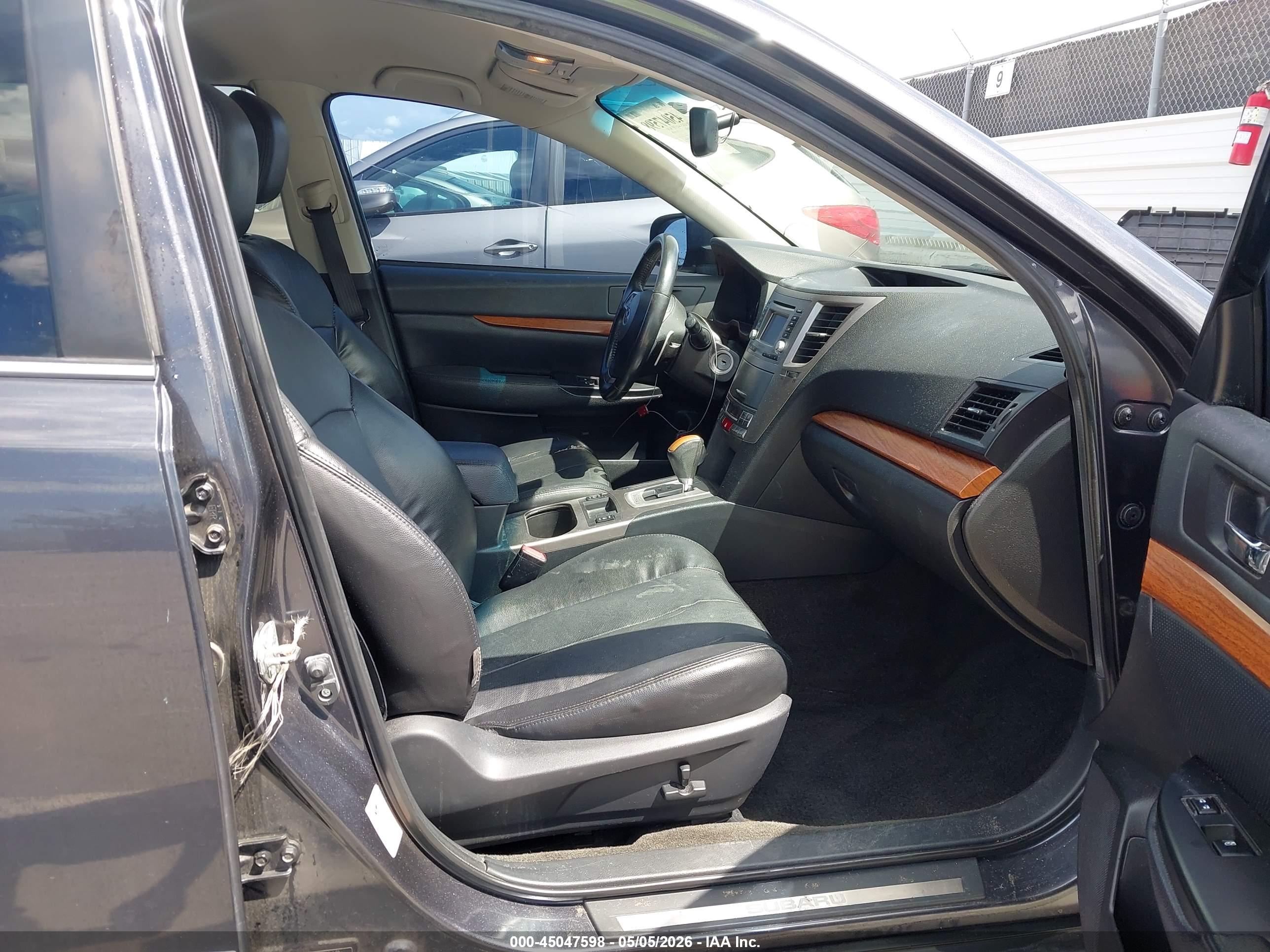 SUBARU OUTBACK image 5