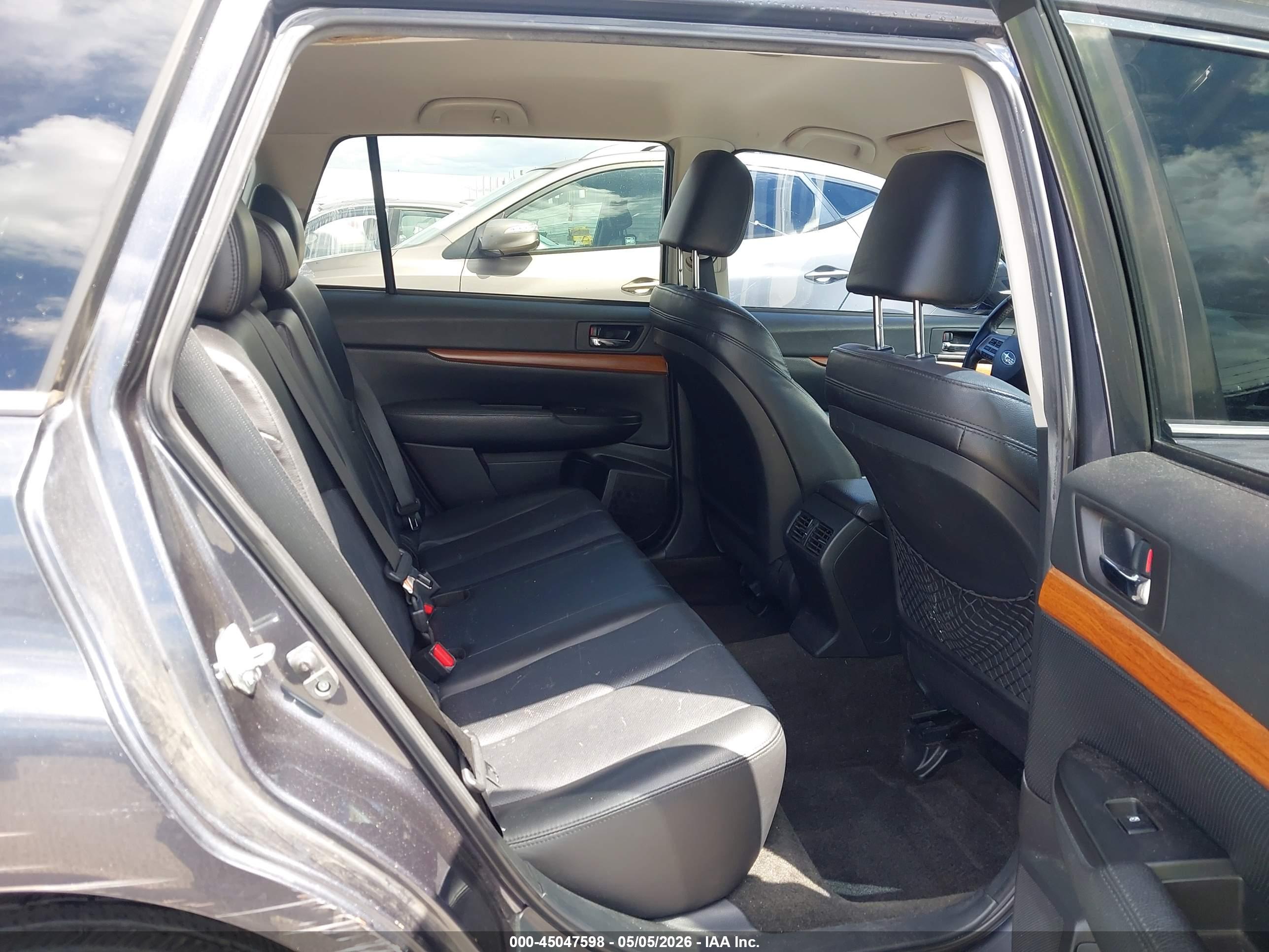 SUBARU OUTBACK image 8