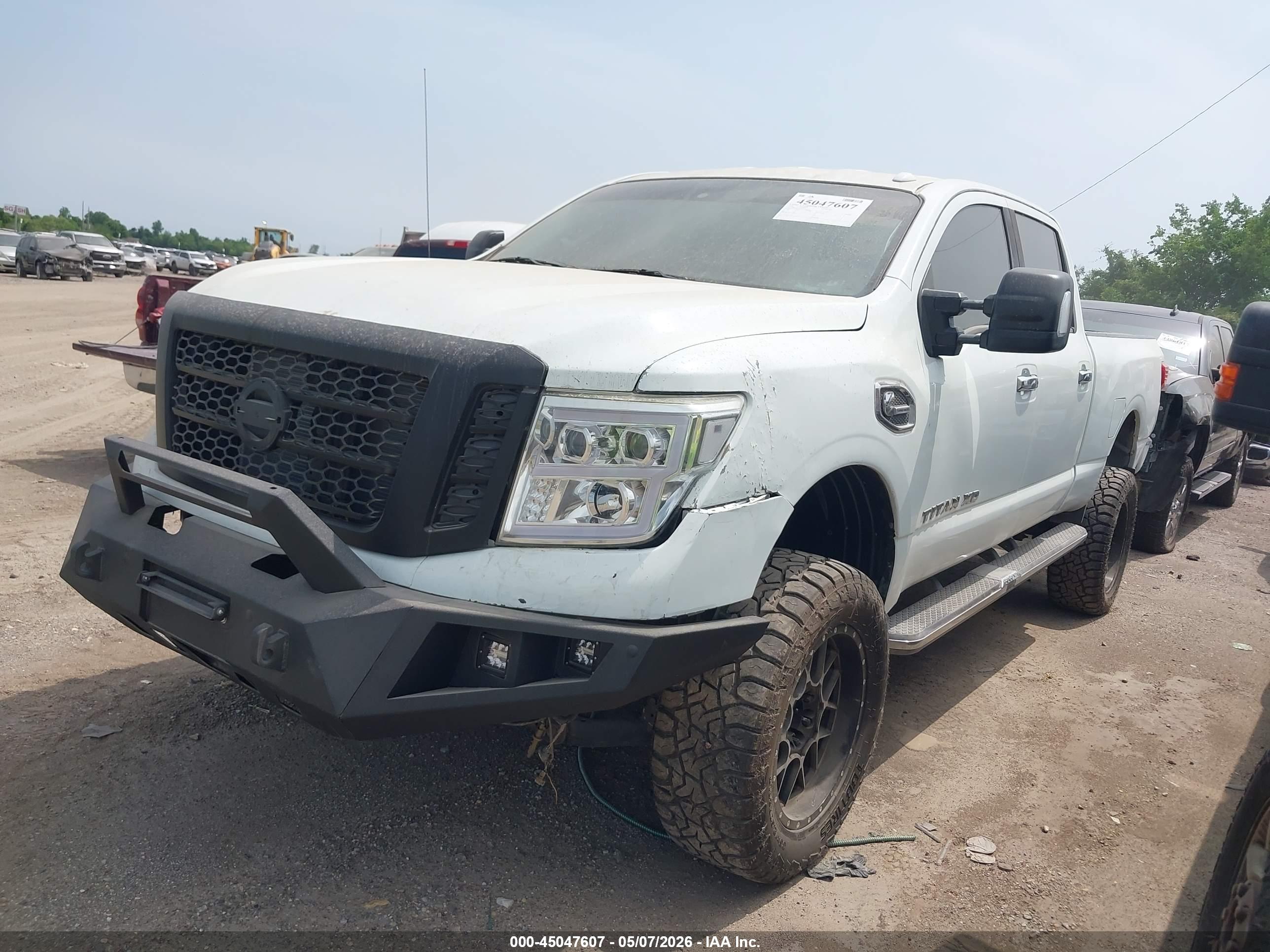 NISSAN TITAN image 2
