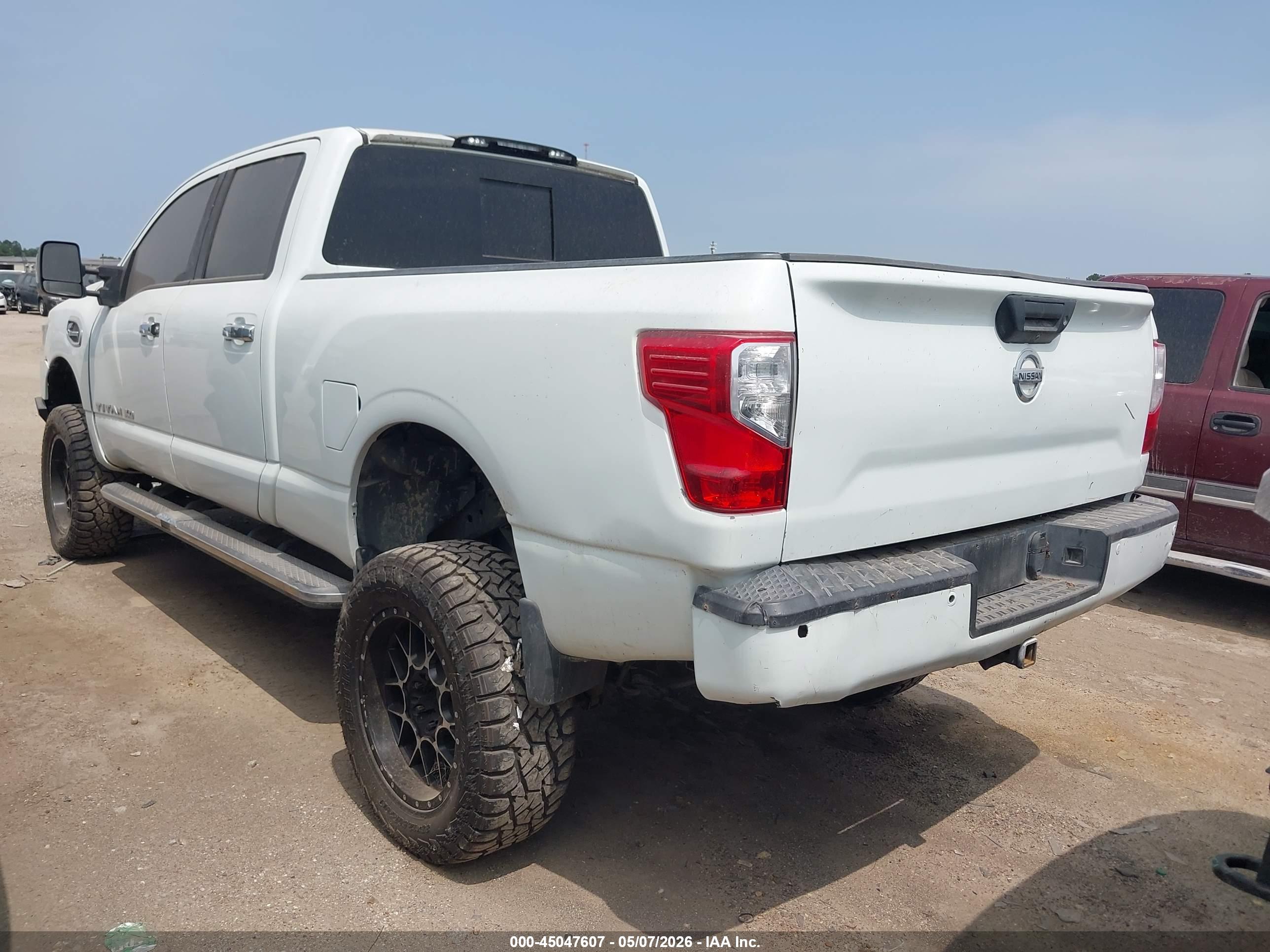 NISSAN TITAN image 3
