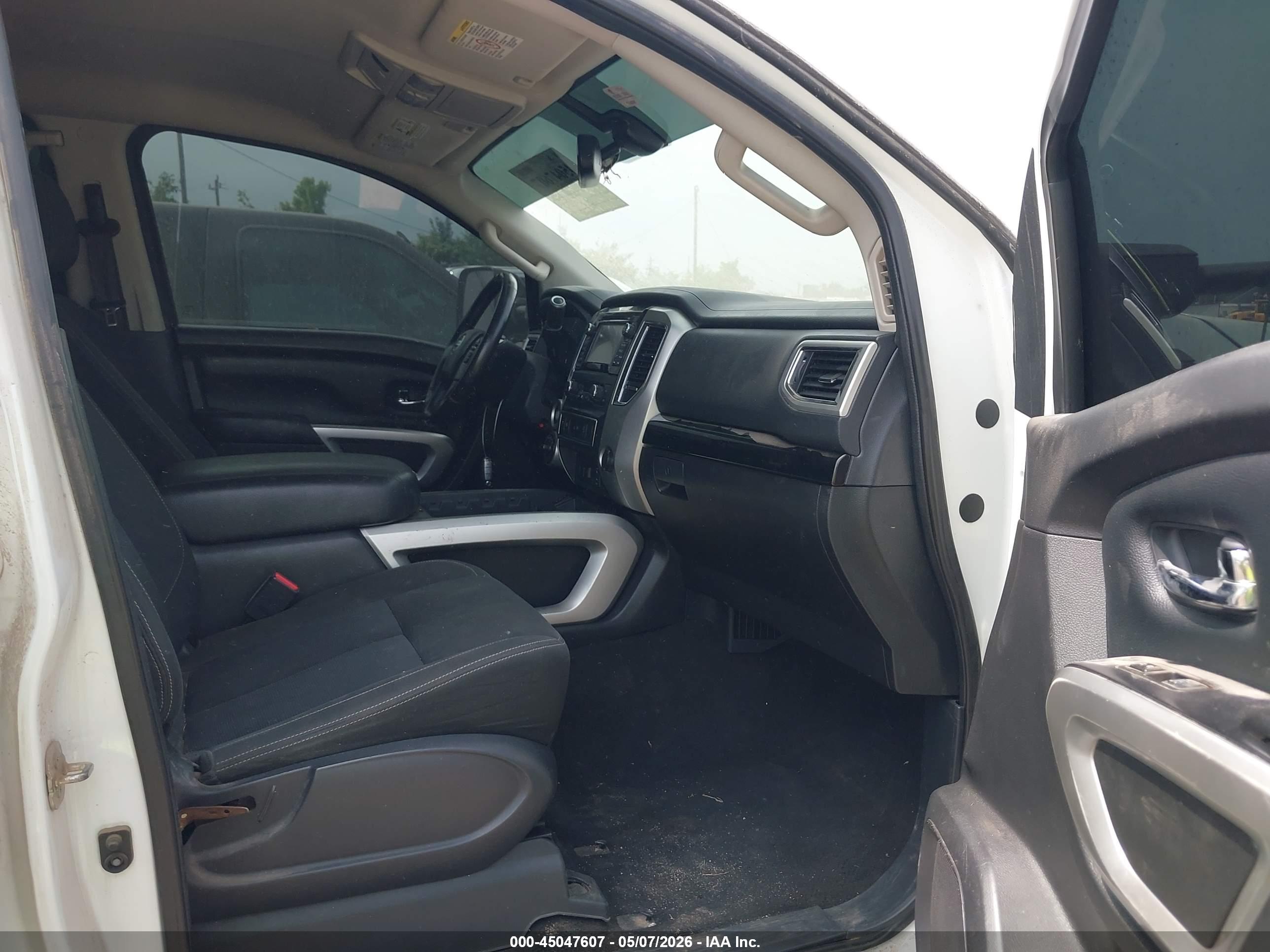 NISSAN TITAN image 5