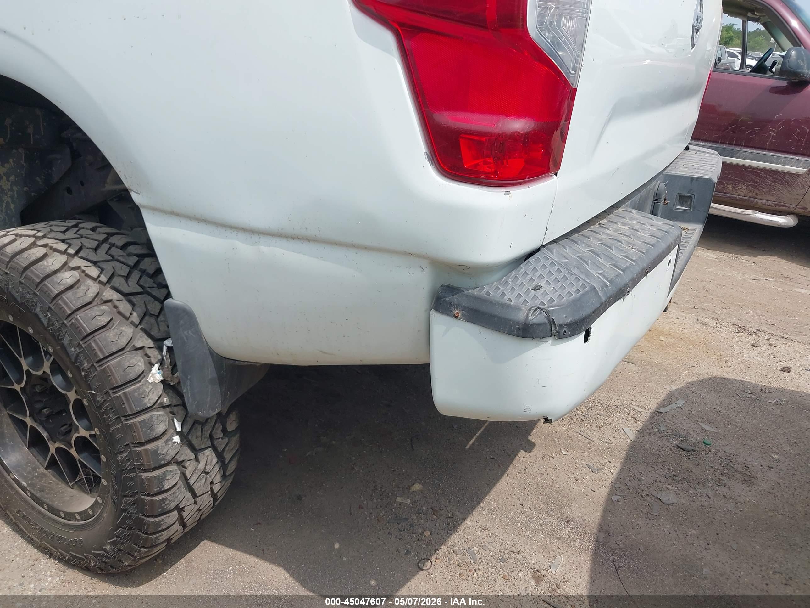 NISSAN TITAN image 6