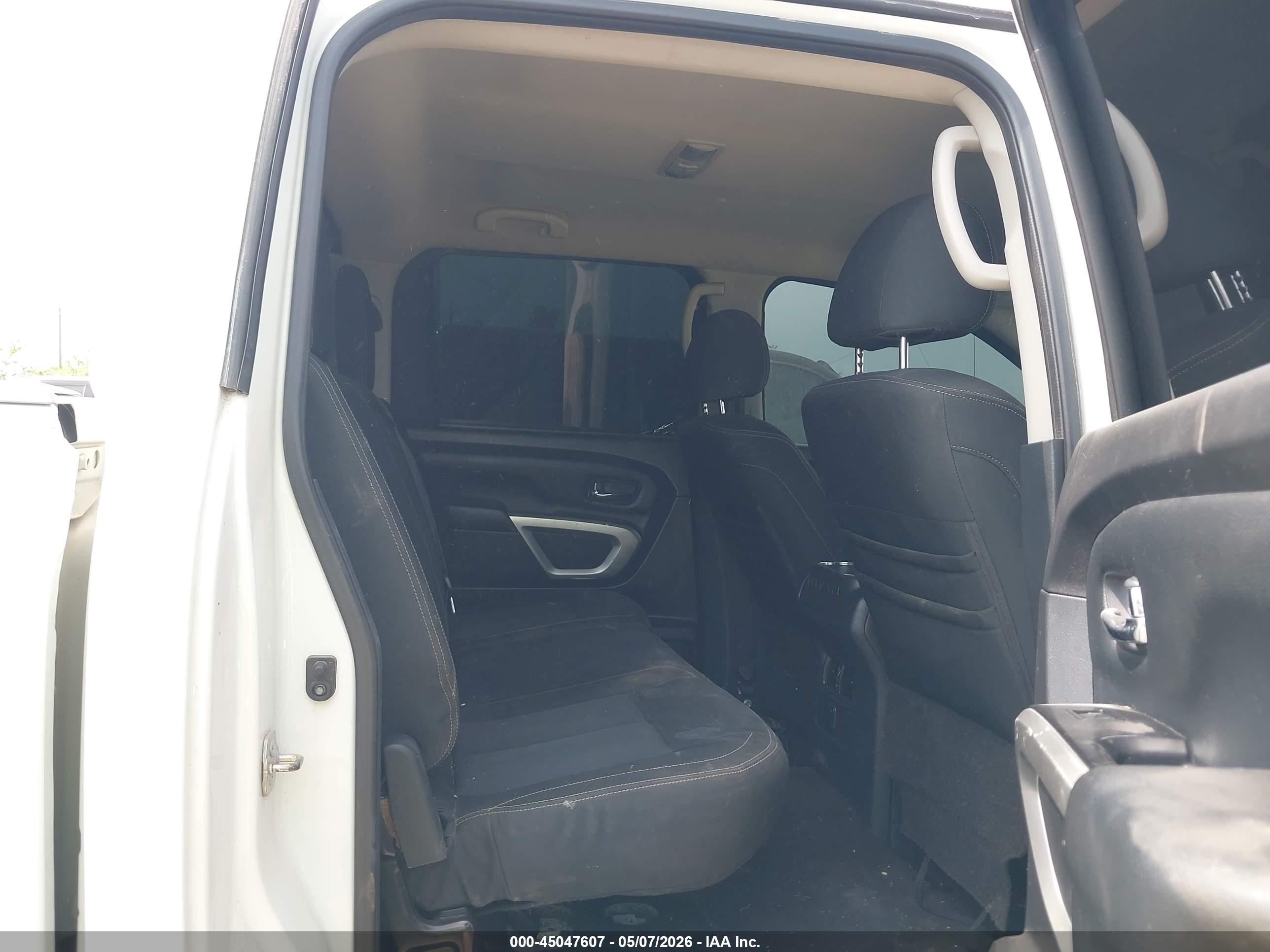 NISSAN TITAN image 8