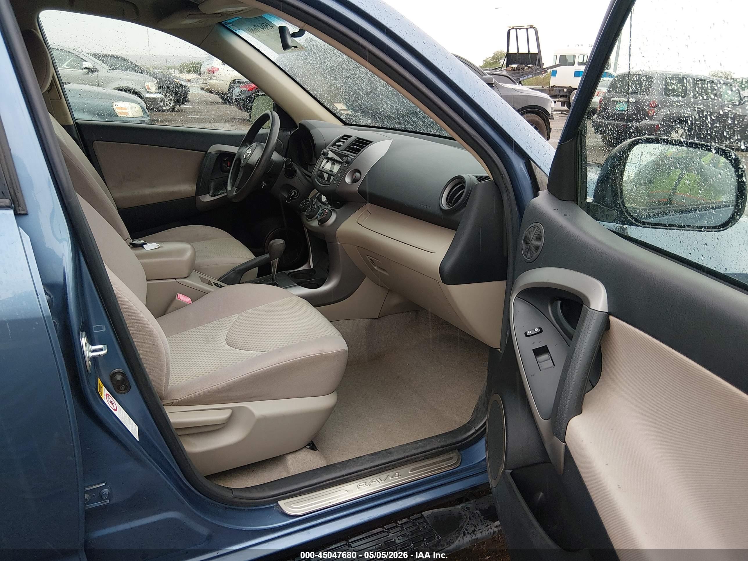 TOYOTA RAV4 image 5