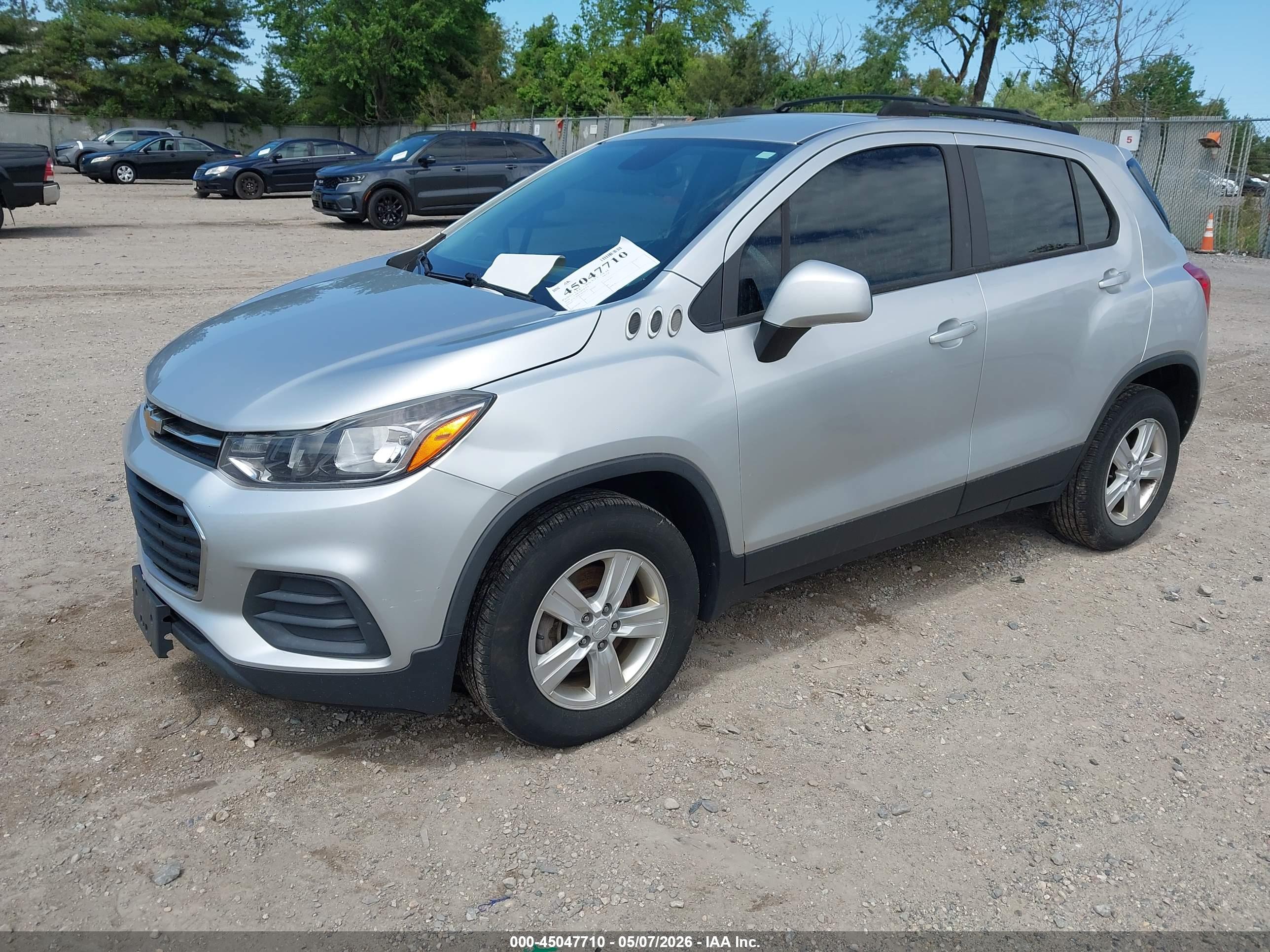 CHEVROLET TRAX image 2
