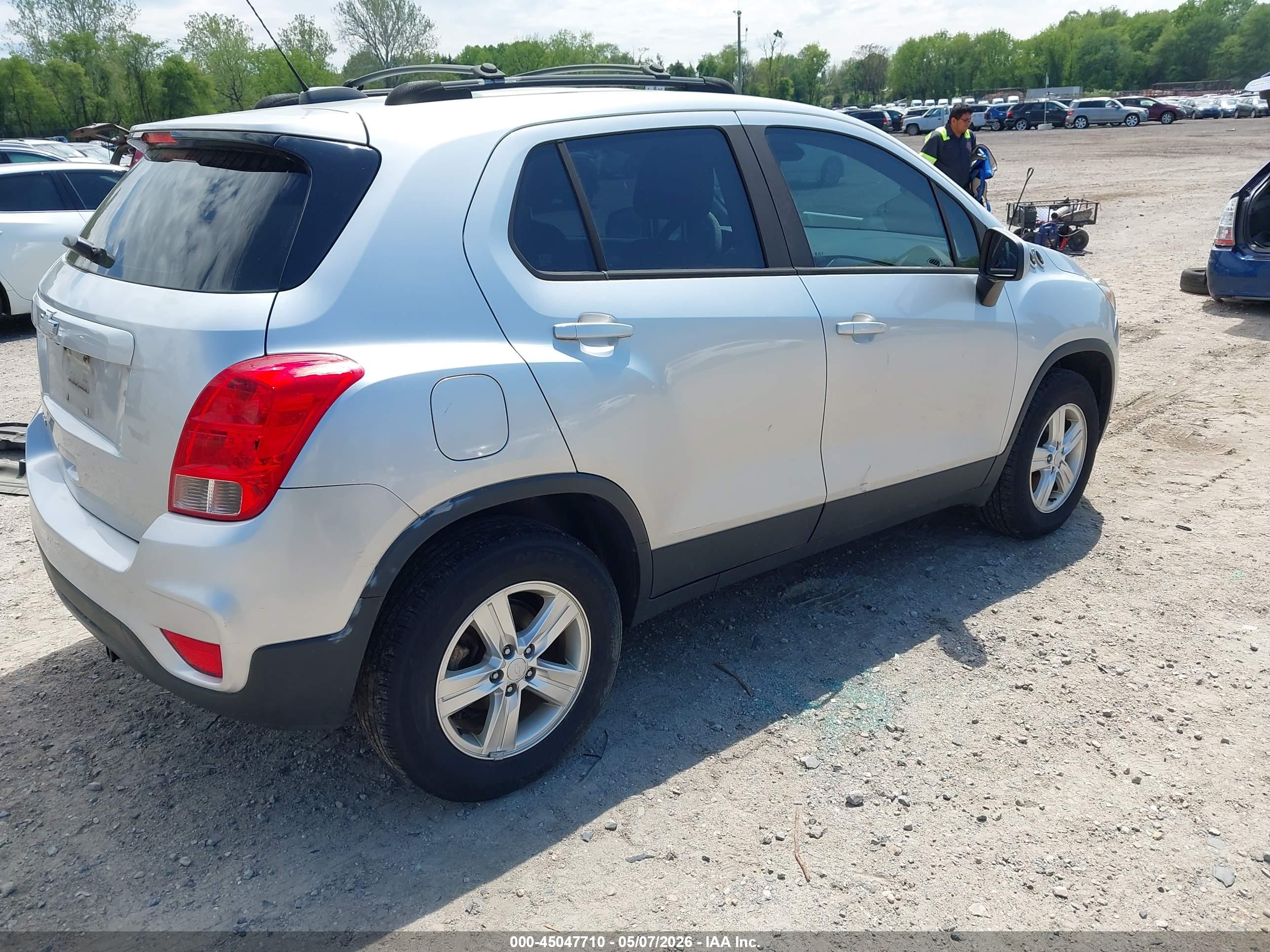 CHEVROLET TRAX image 4