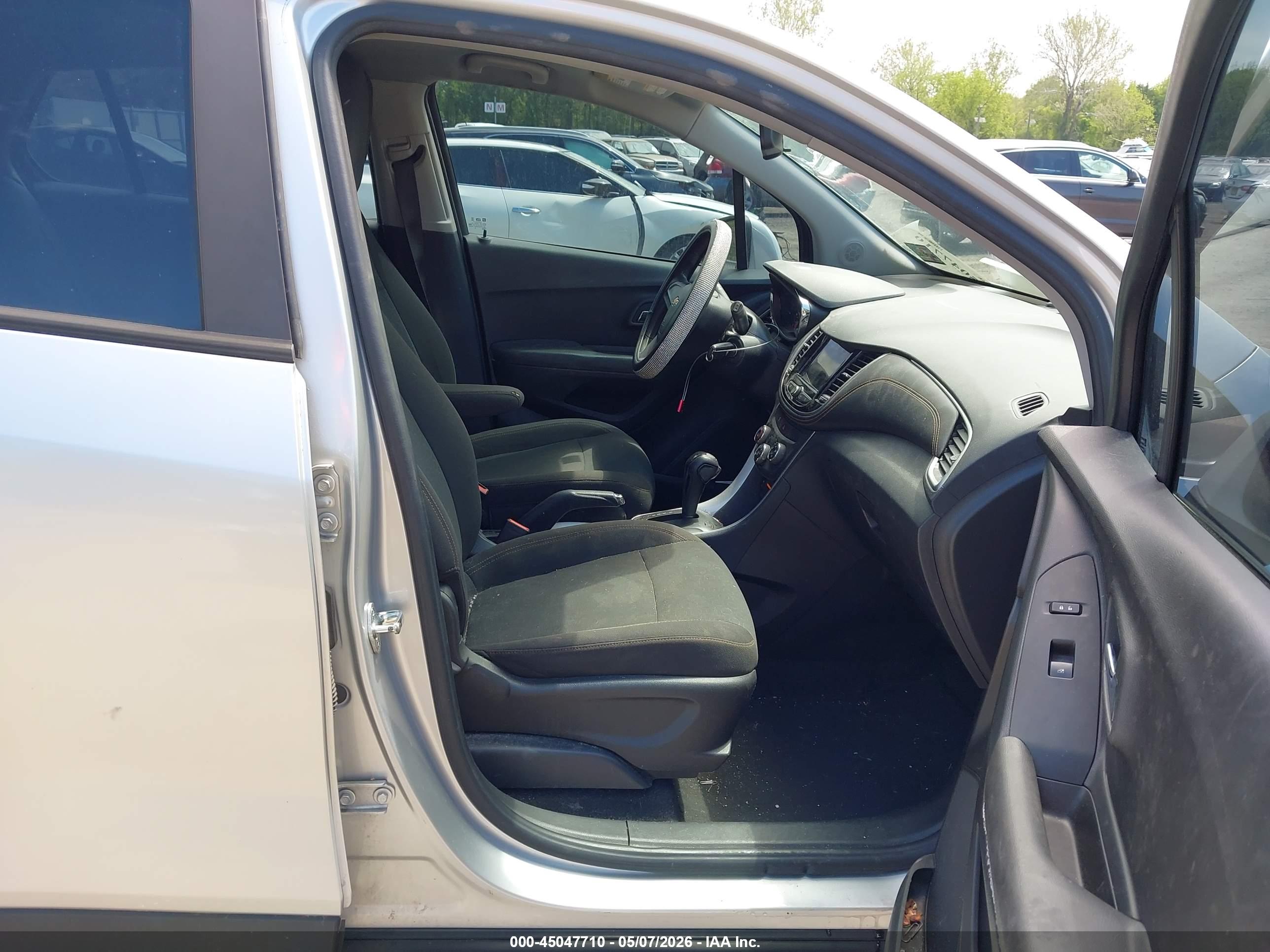 CHEVROLET TRAX image 5