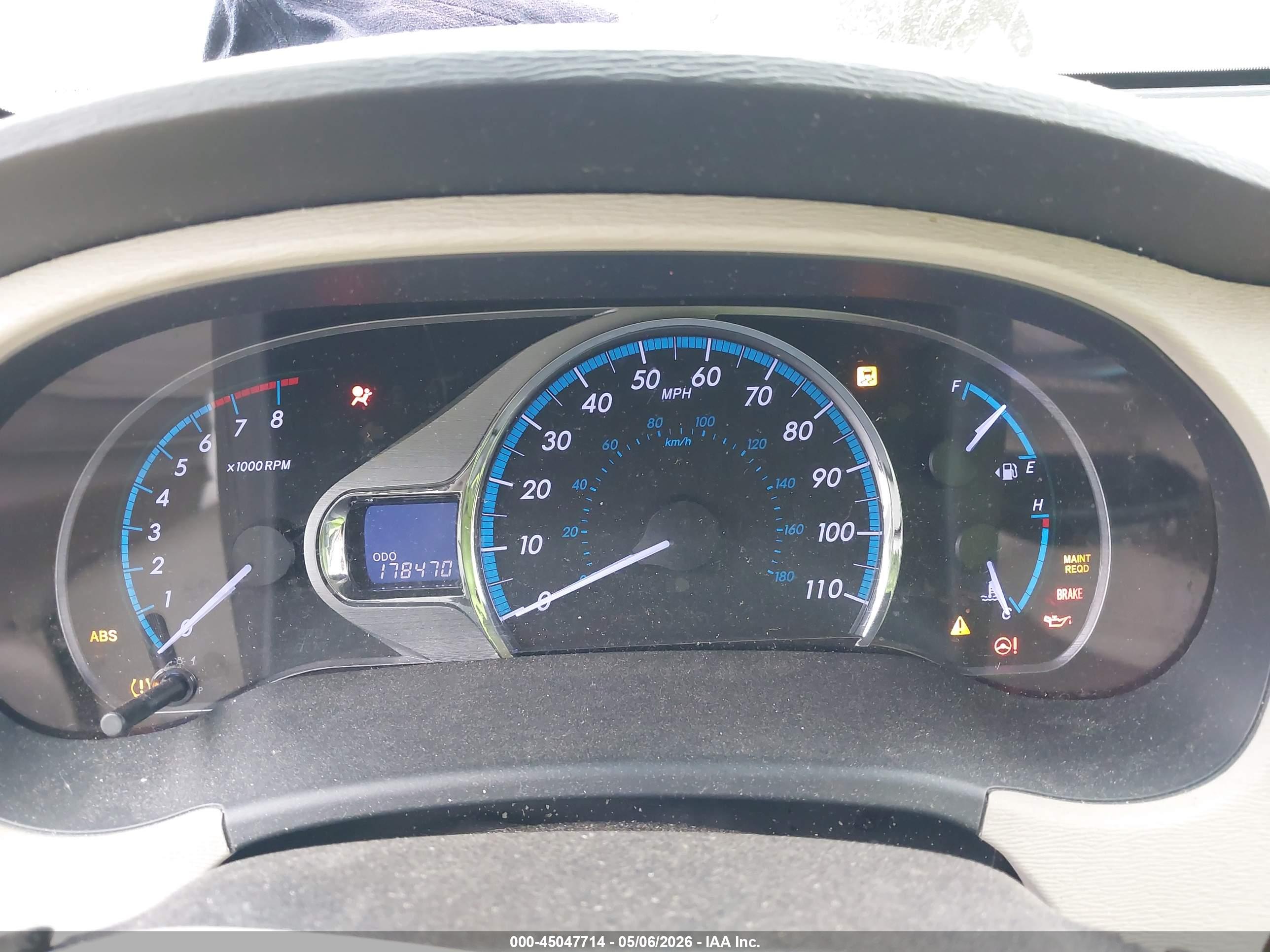 TOYOTA SIENNA image 7