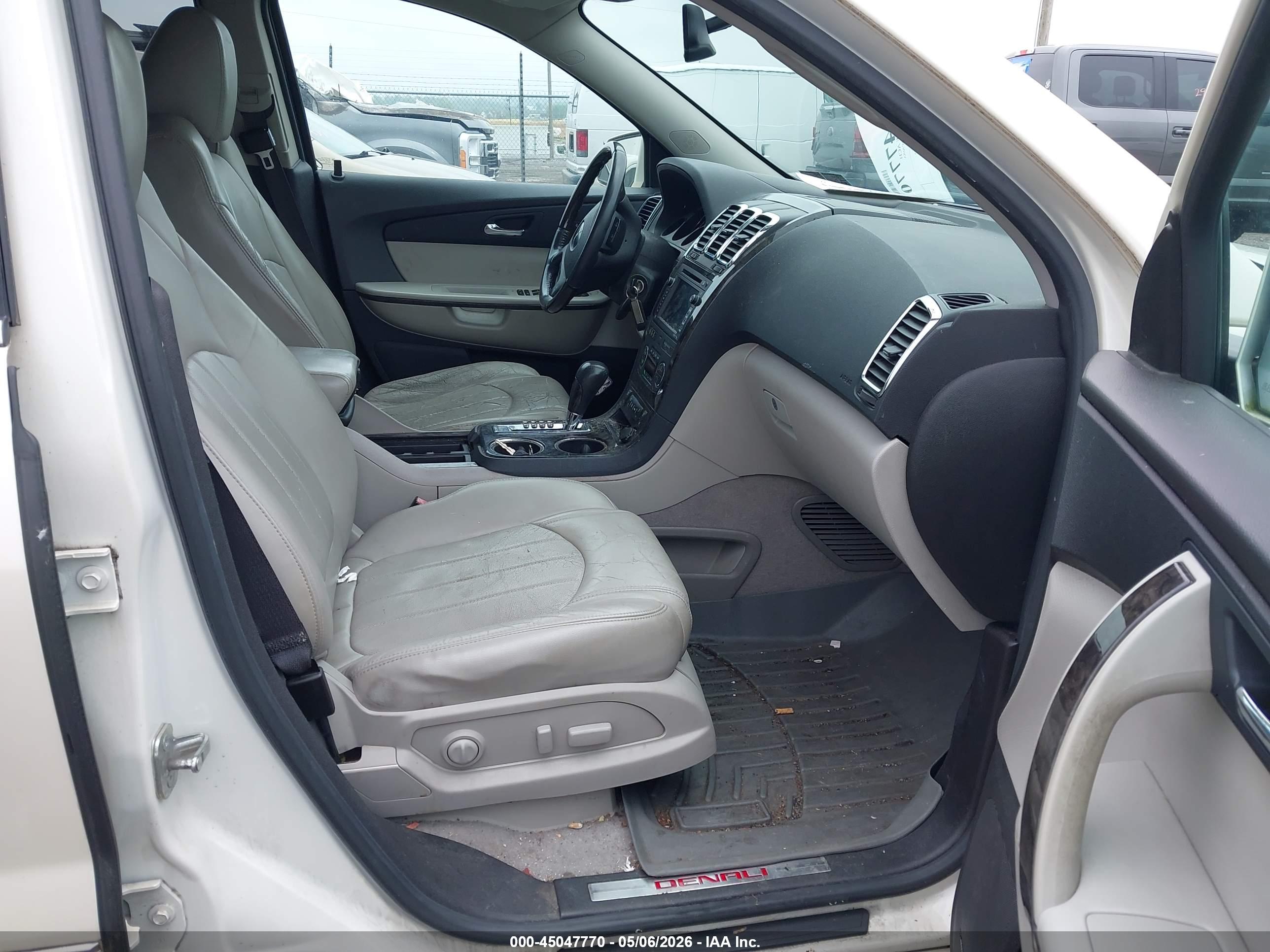 GMC ACADIA image 5