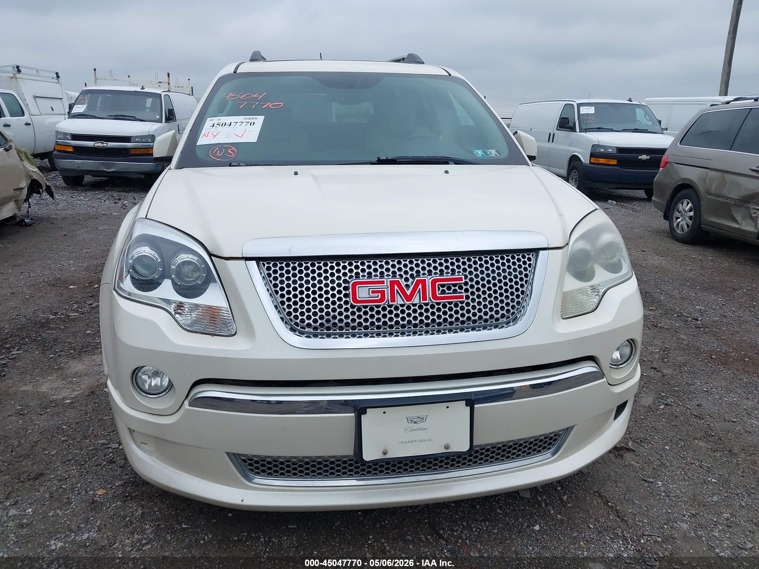 GMC ACADIA image 6