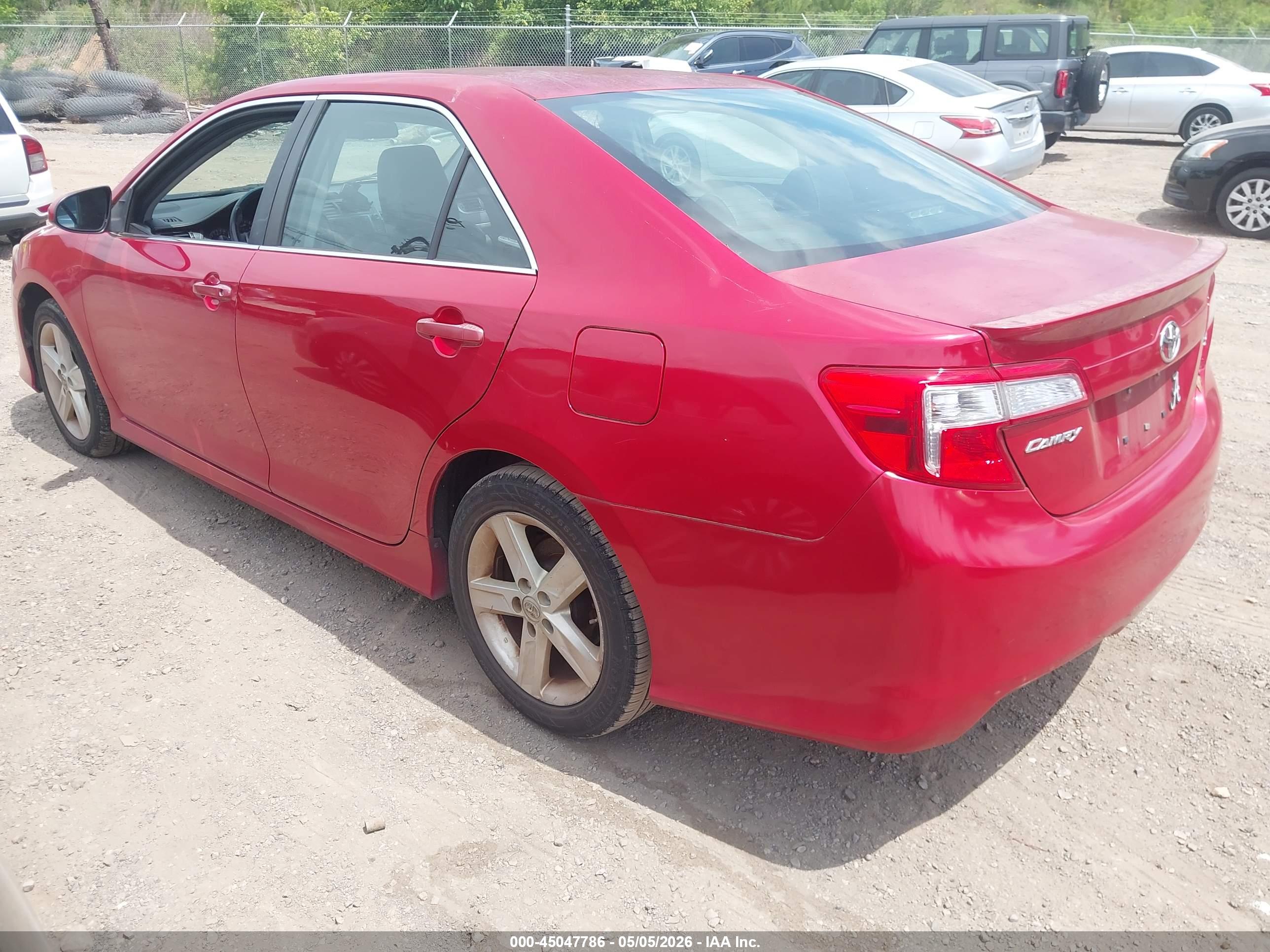 TOYOTA CAMRY image 3