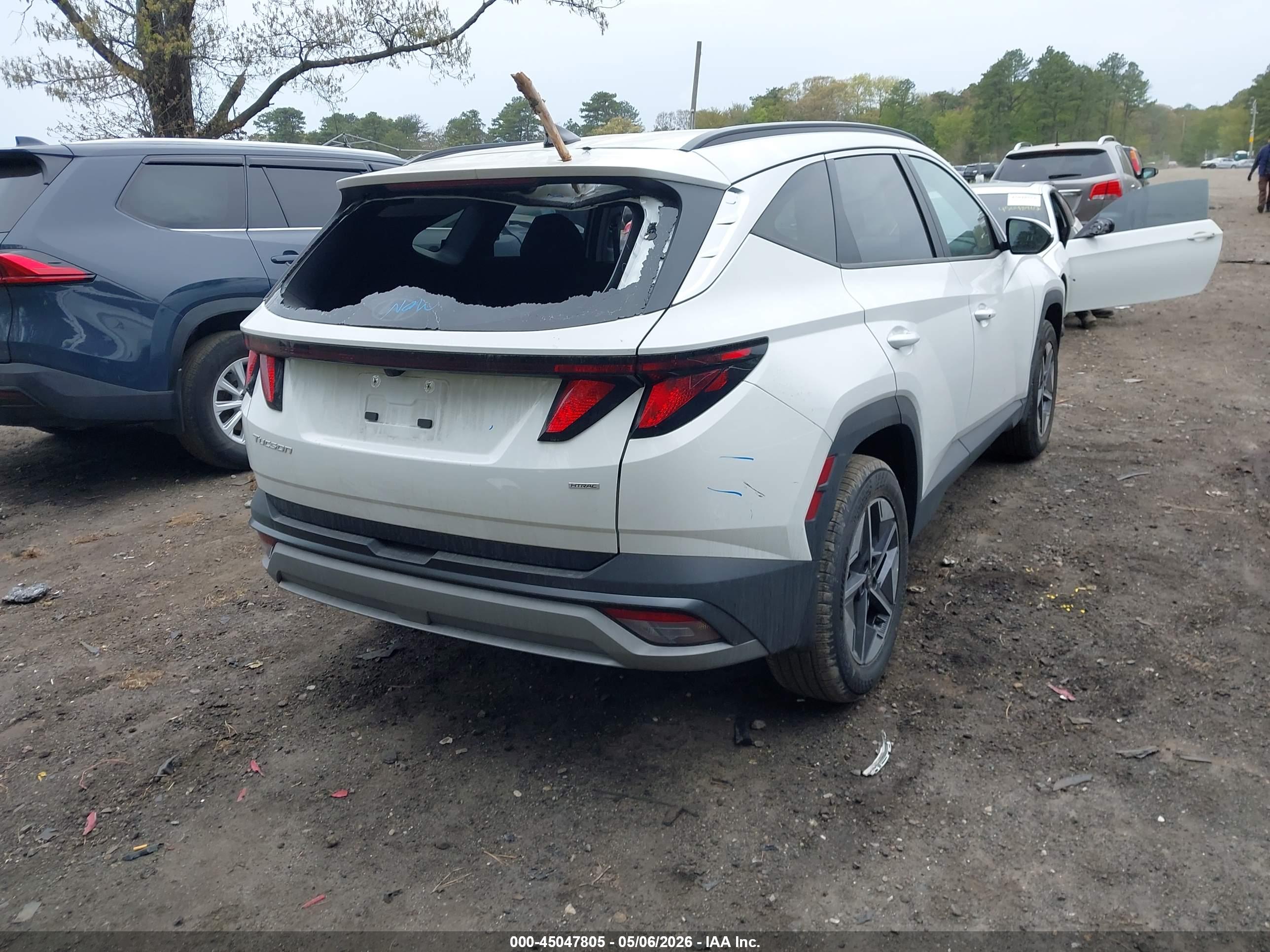 HYUNDAI TUCSON image 4