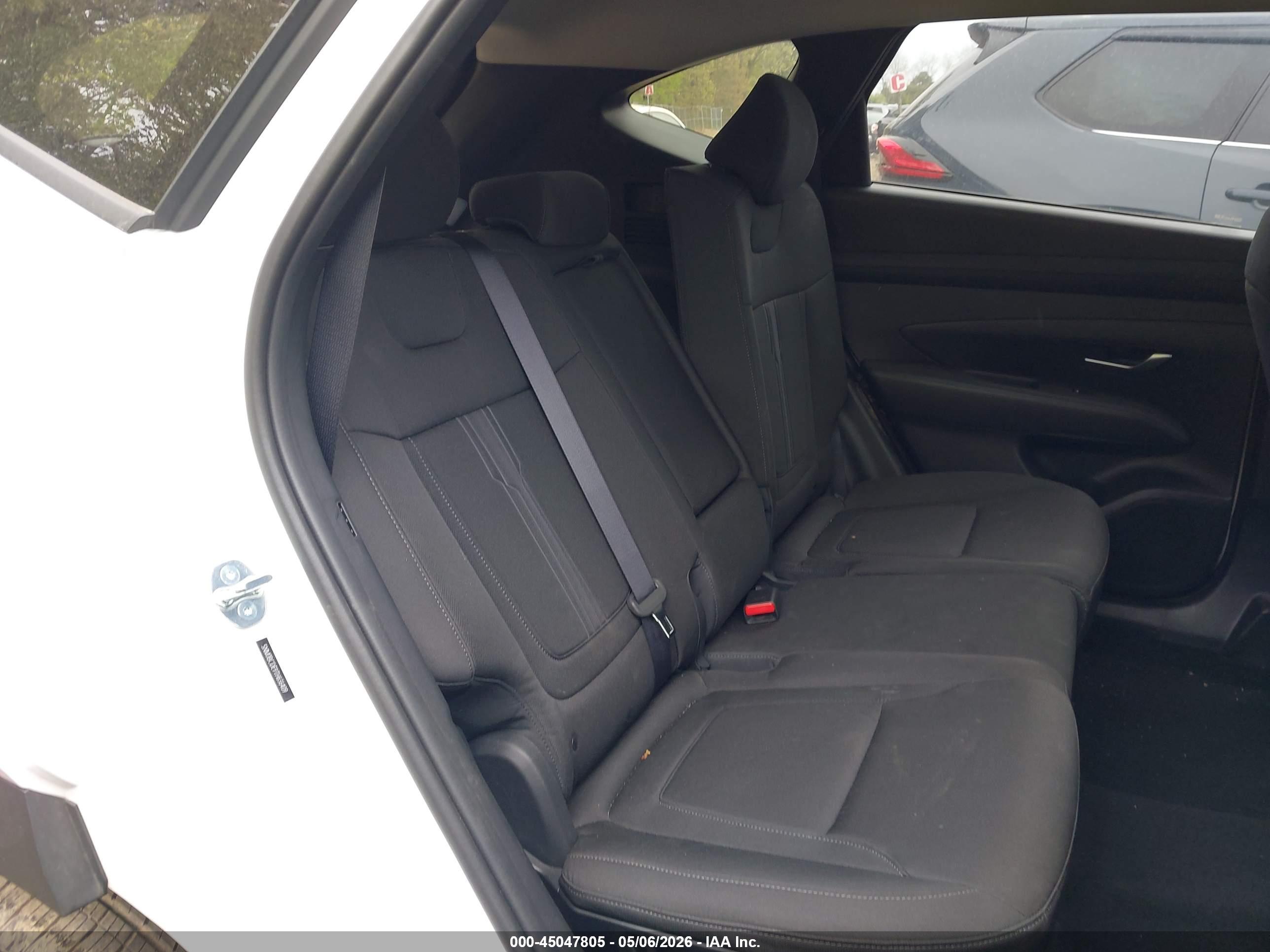 HYUNDAI TUCSON image 8