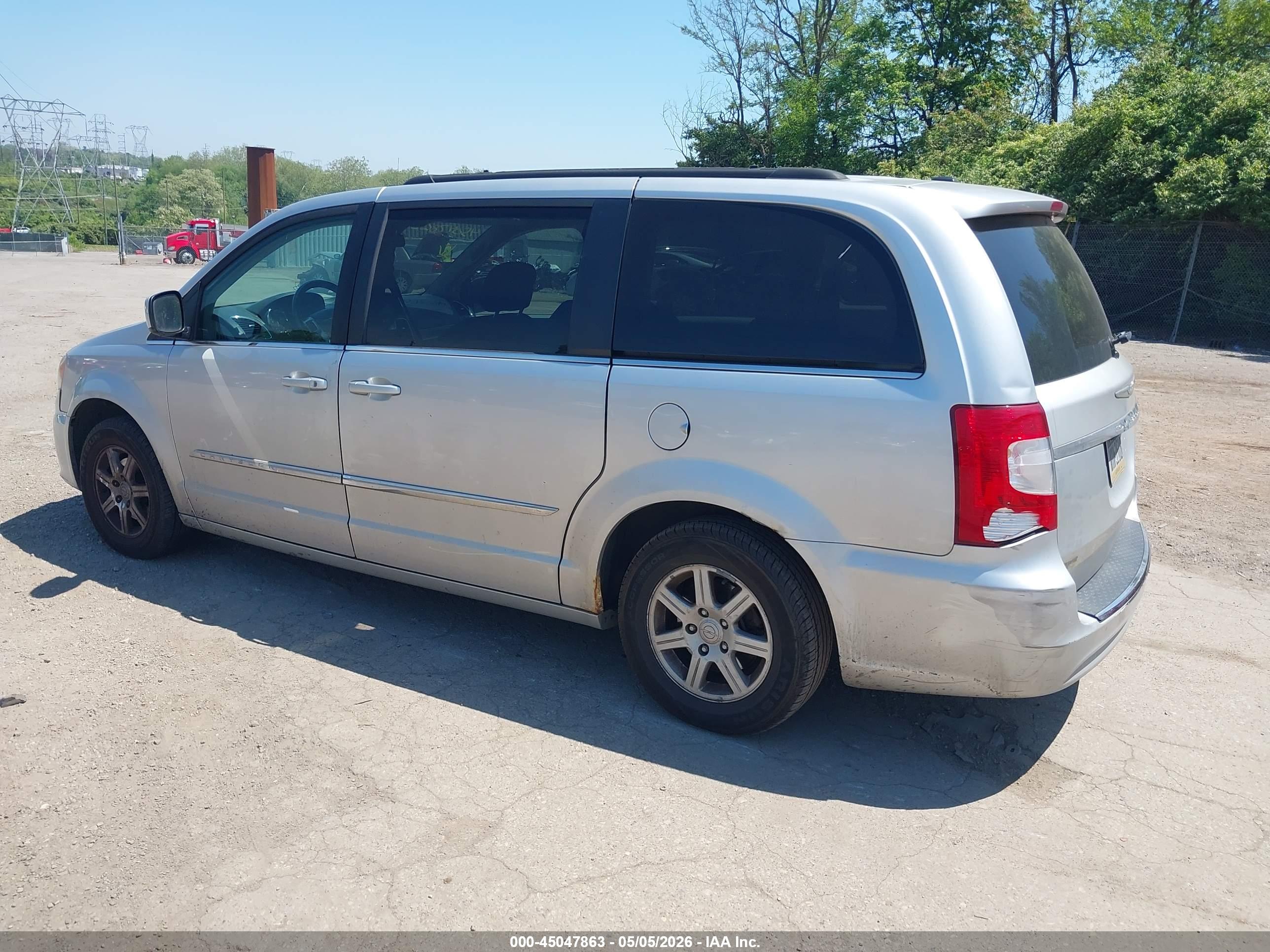 CHRYSLER TOWN image 3
