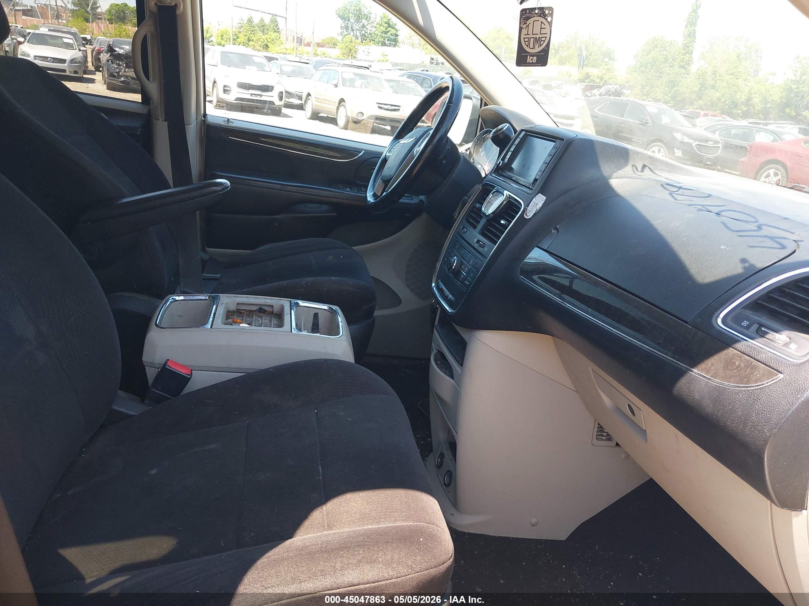 CHRYSLER TOWN image 5