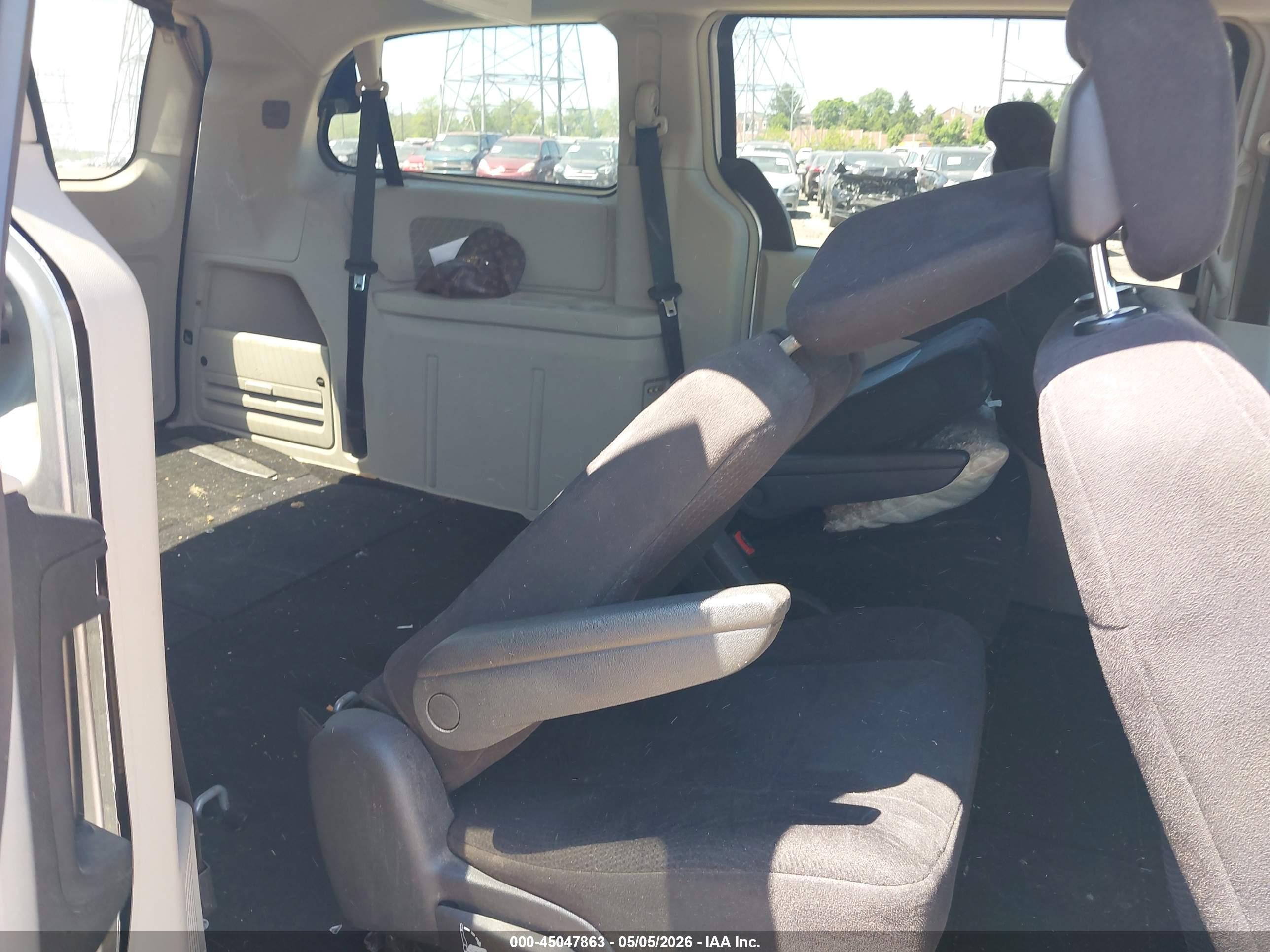 CHRYSLER TOWN image 8