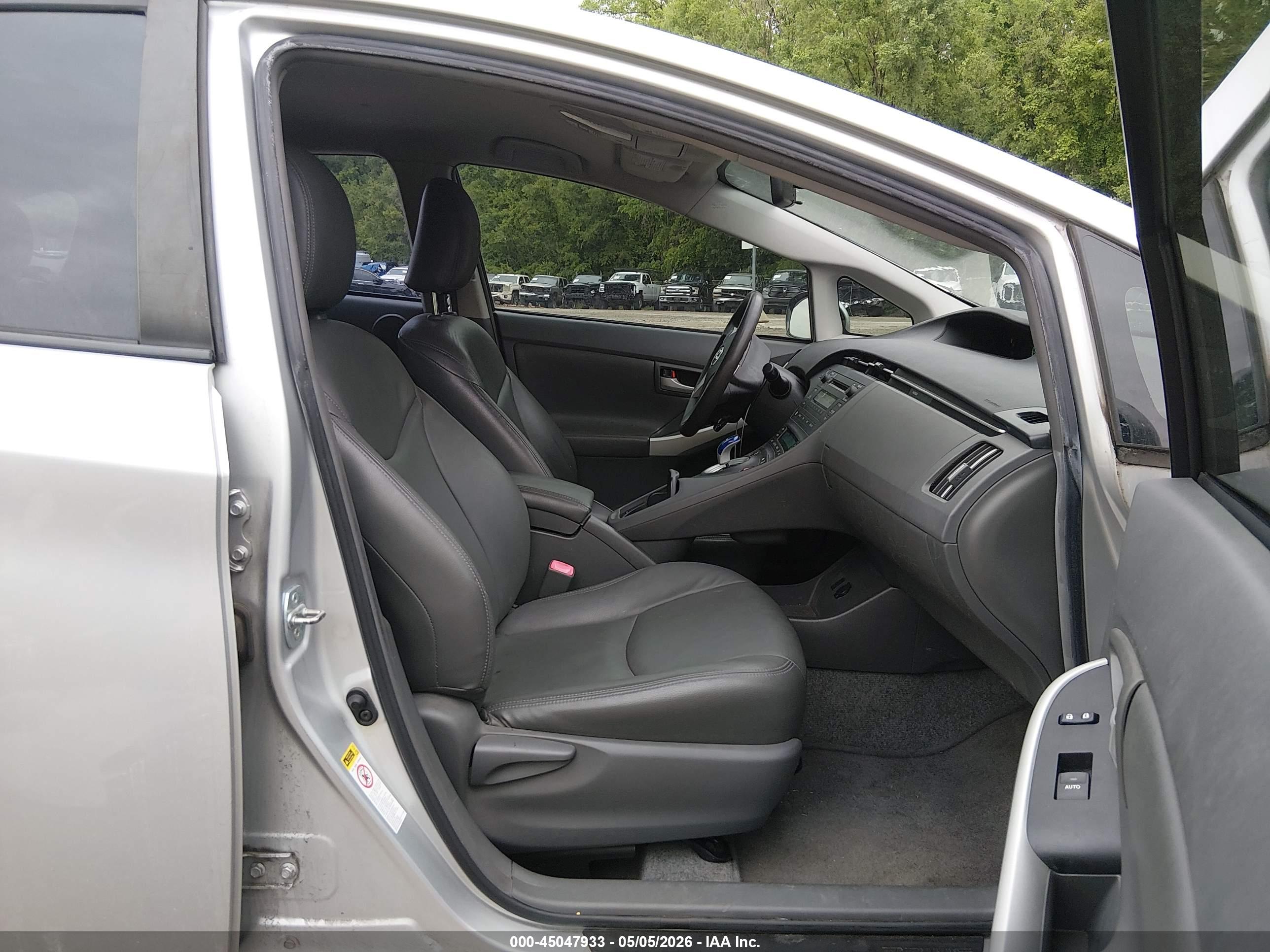 TOYOTA PRIUS image 5