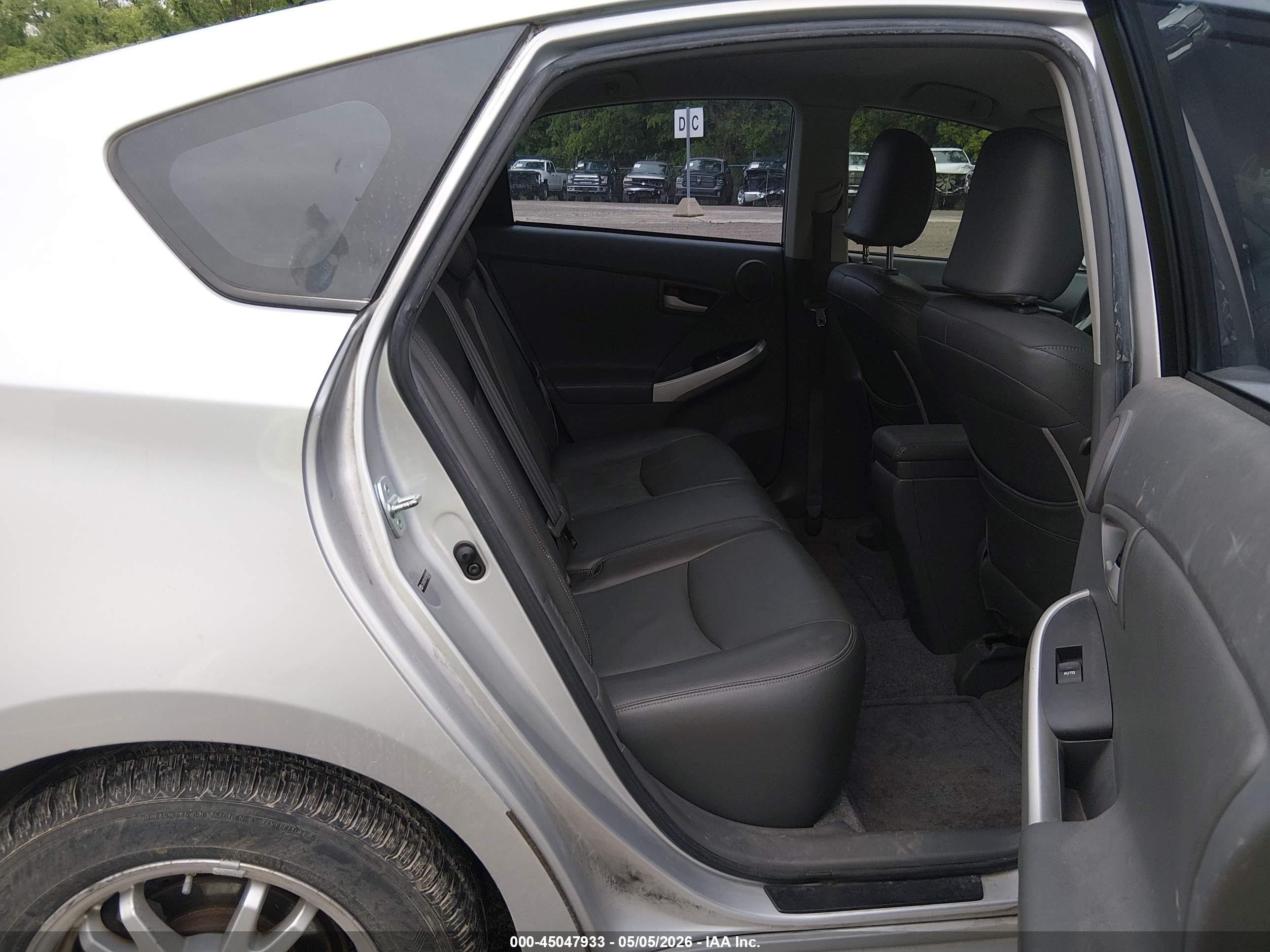 TOYOTA PRIUS image 8