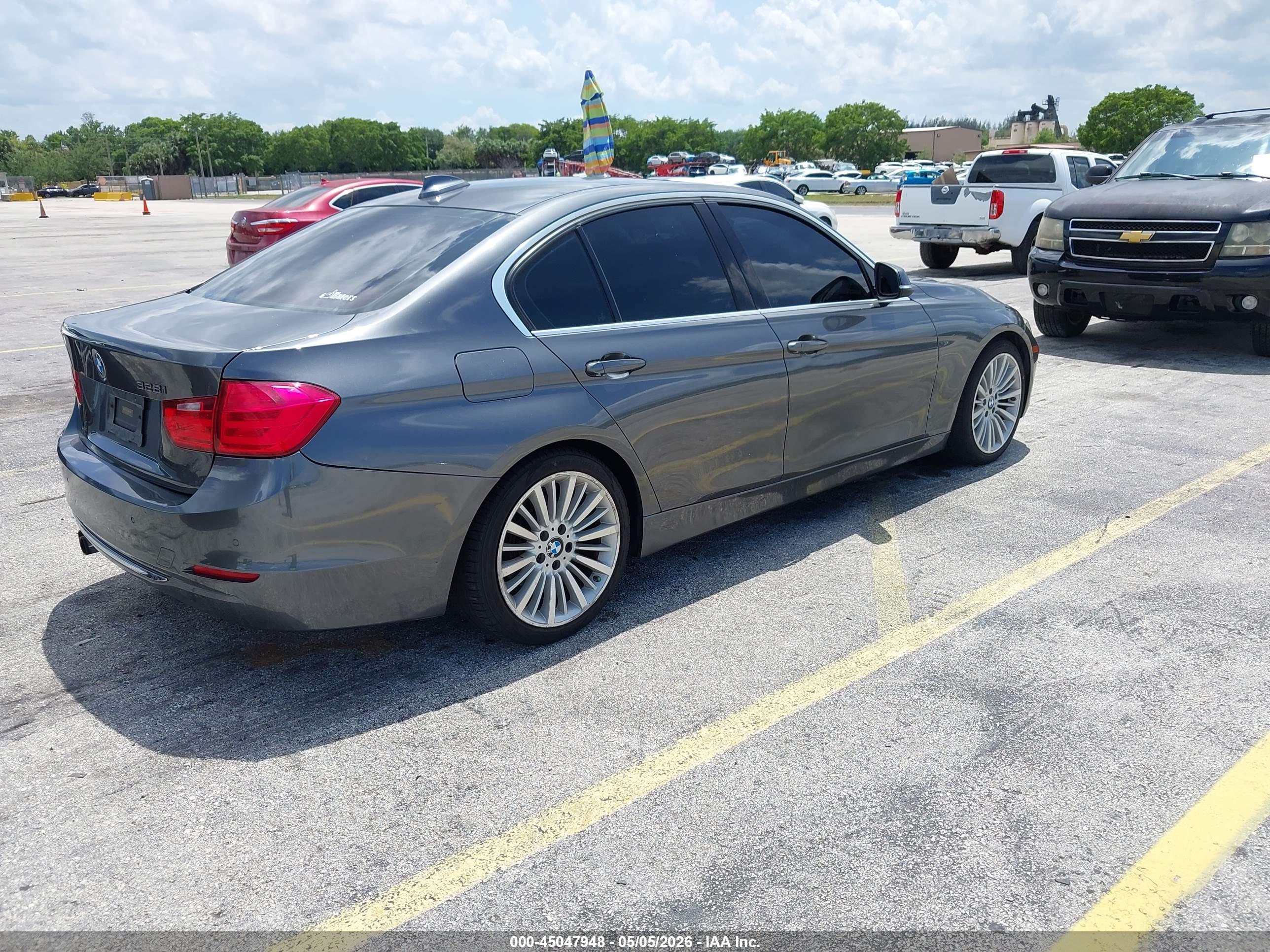 BMW 328I image 4