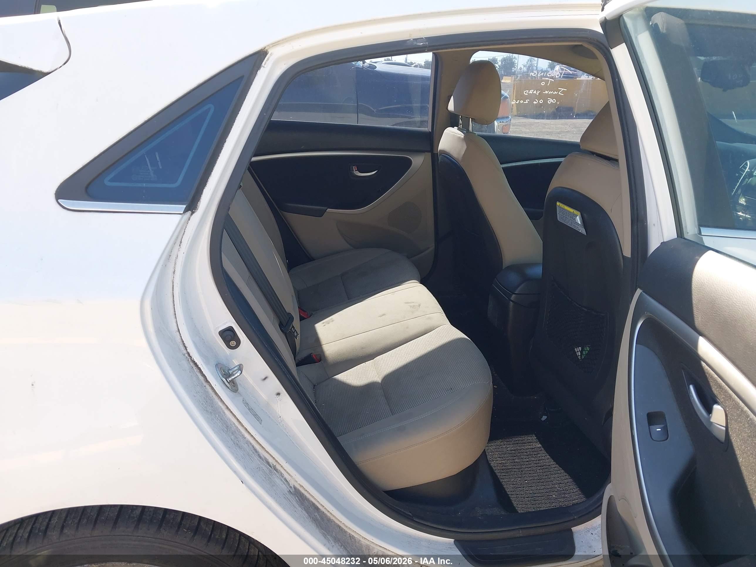 HYUNDAI ELANTRA image 8
