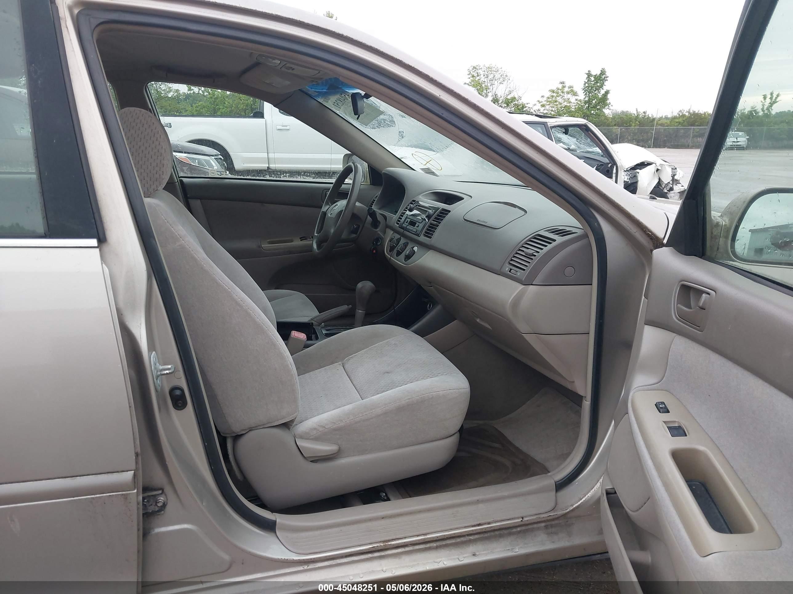 TOYOTA CAMRY image 5