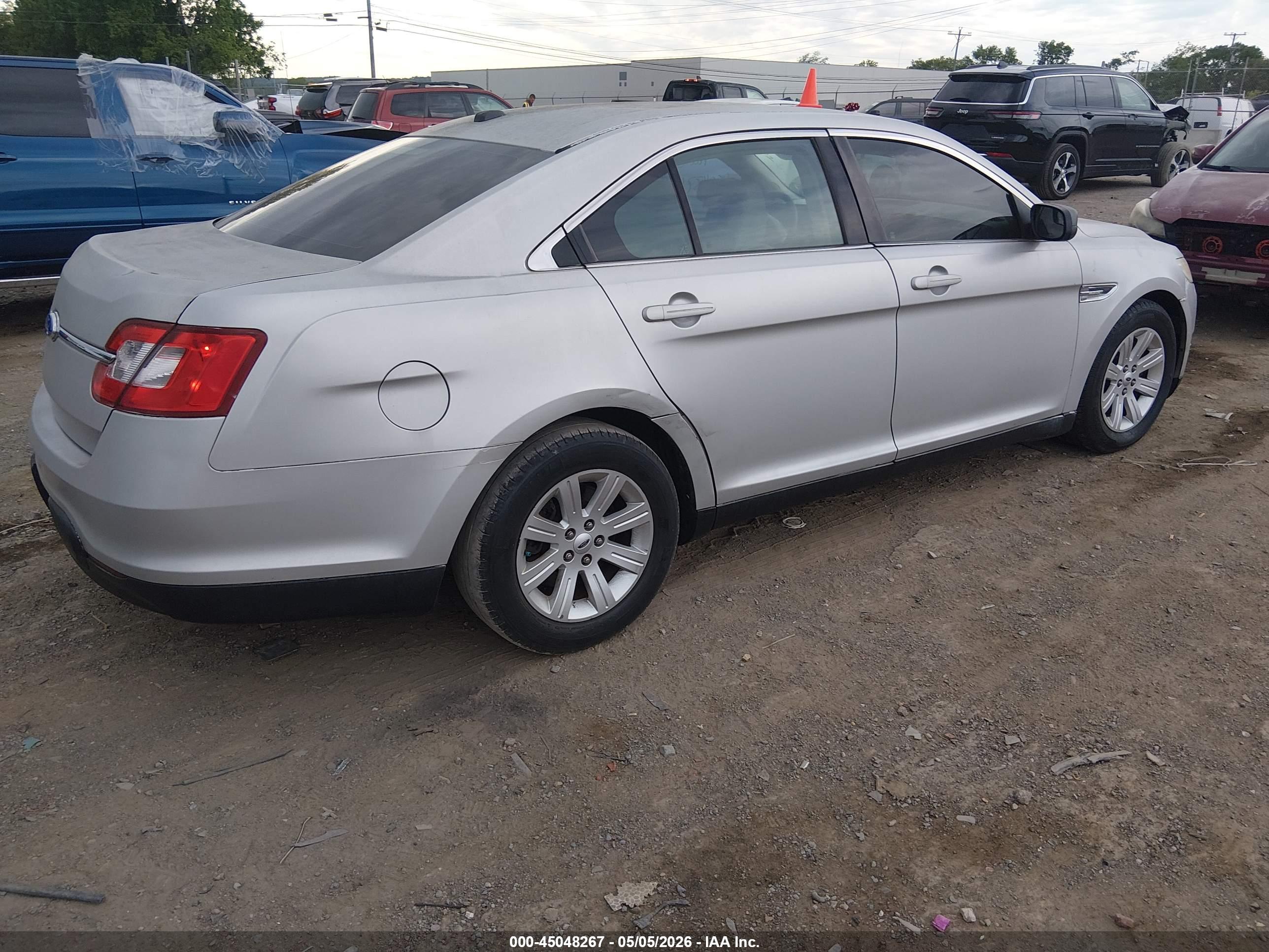 FORD TAURUS image 4