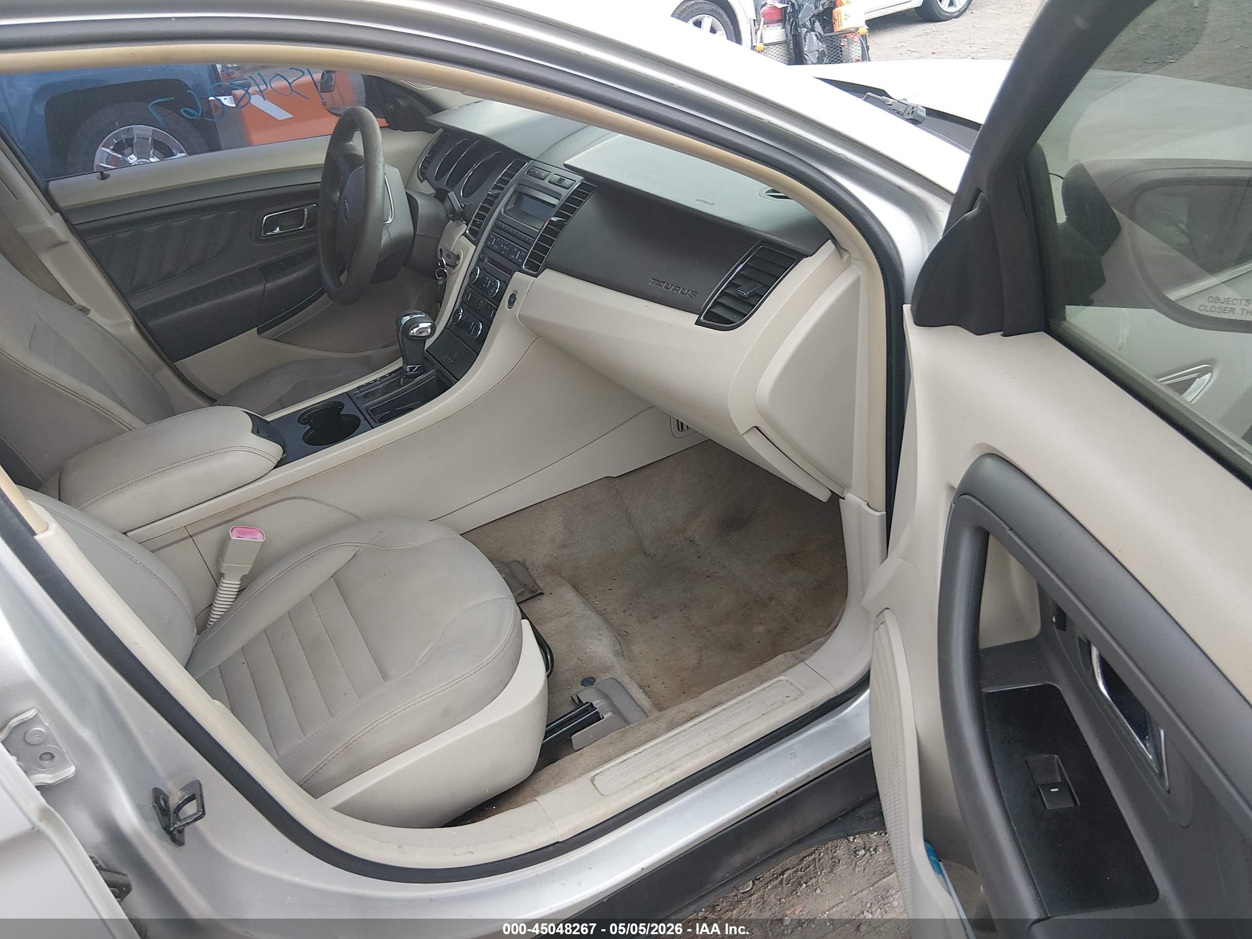 FORD TAURUS image 5
