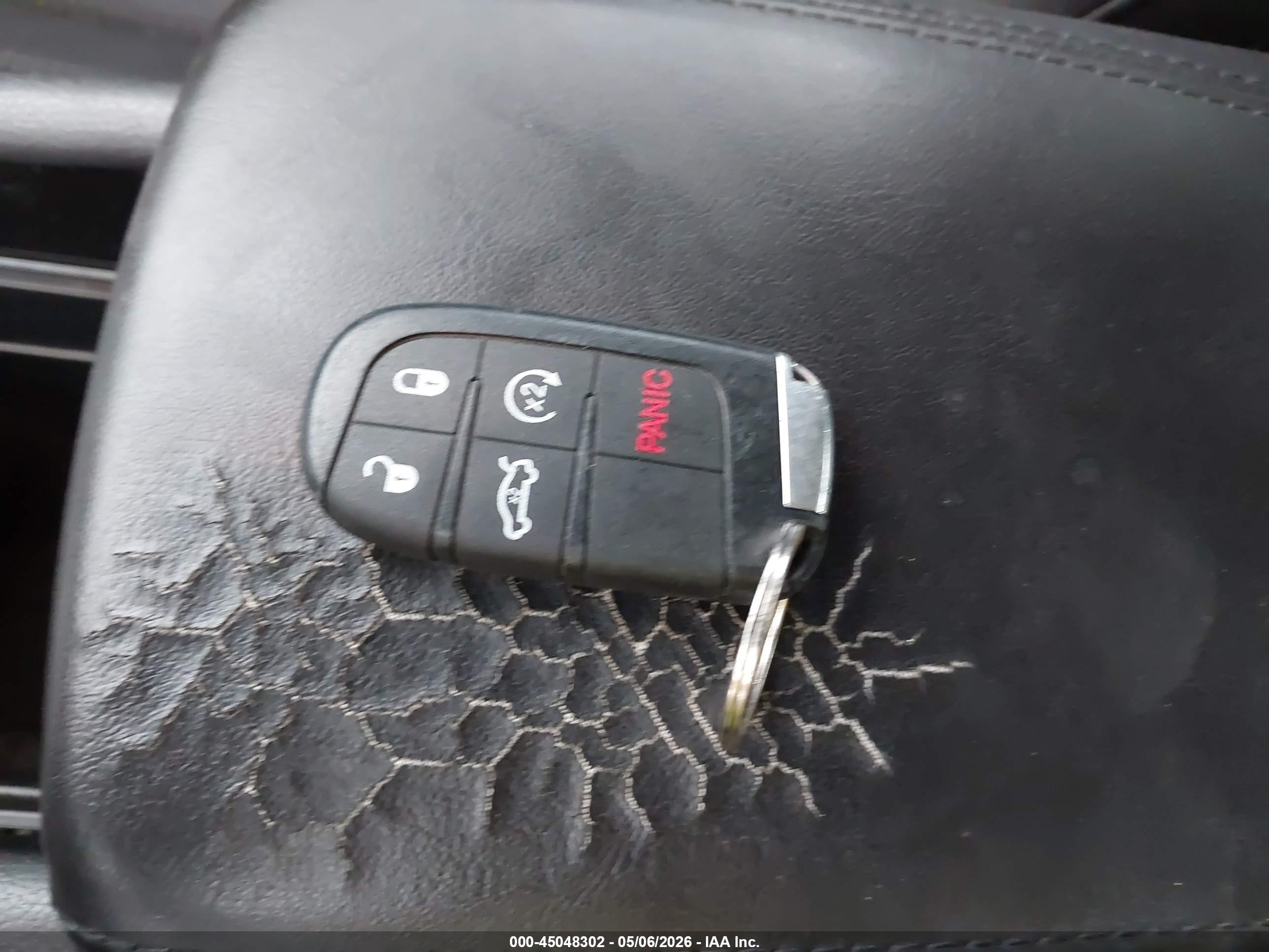 CHRYSLER 200 image 11