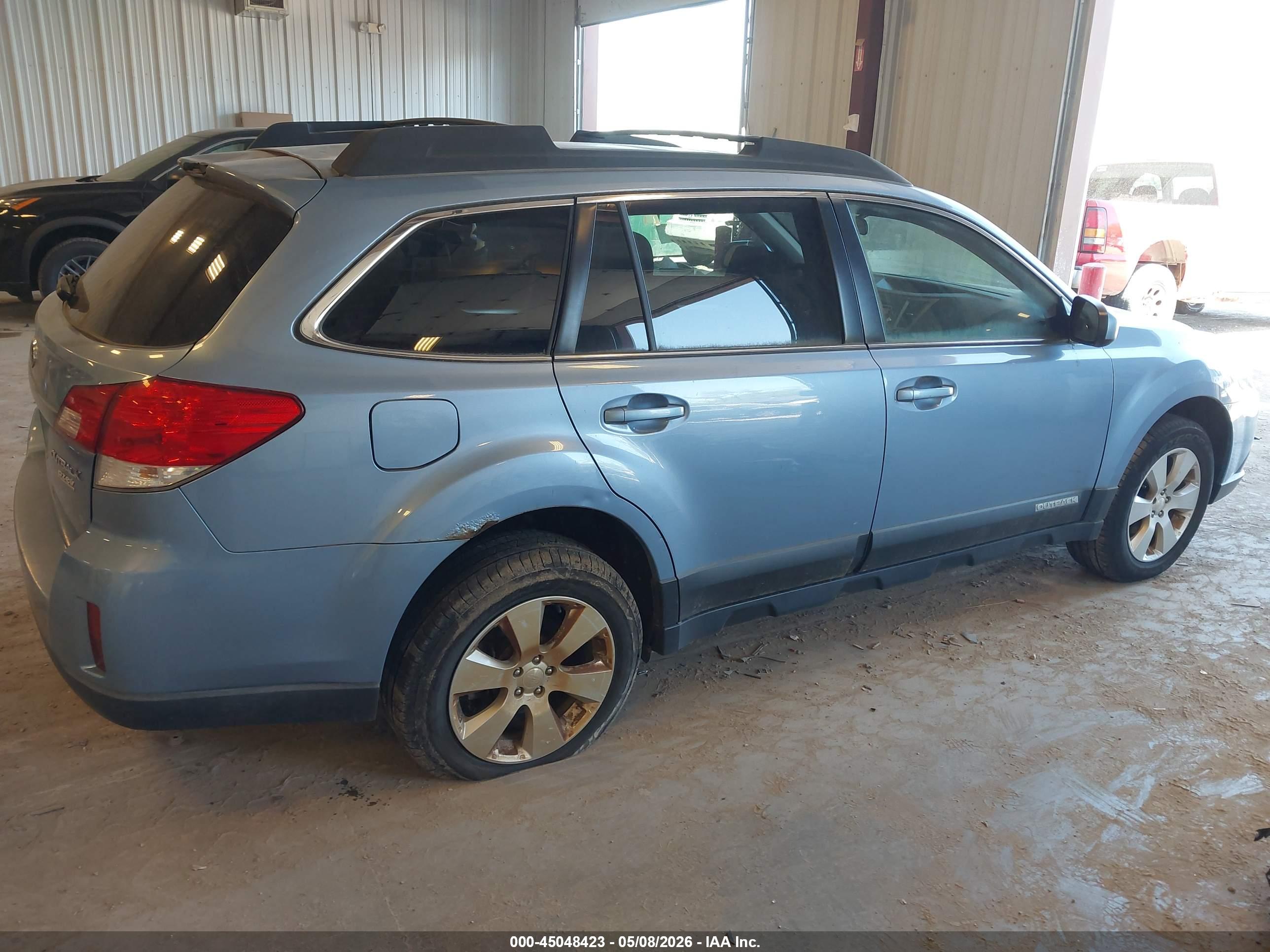 SUBARU OUTBACK image 4