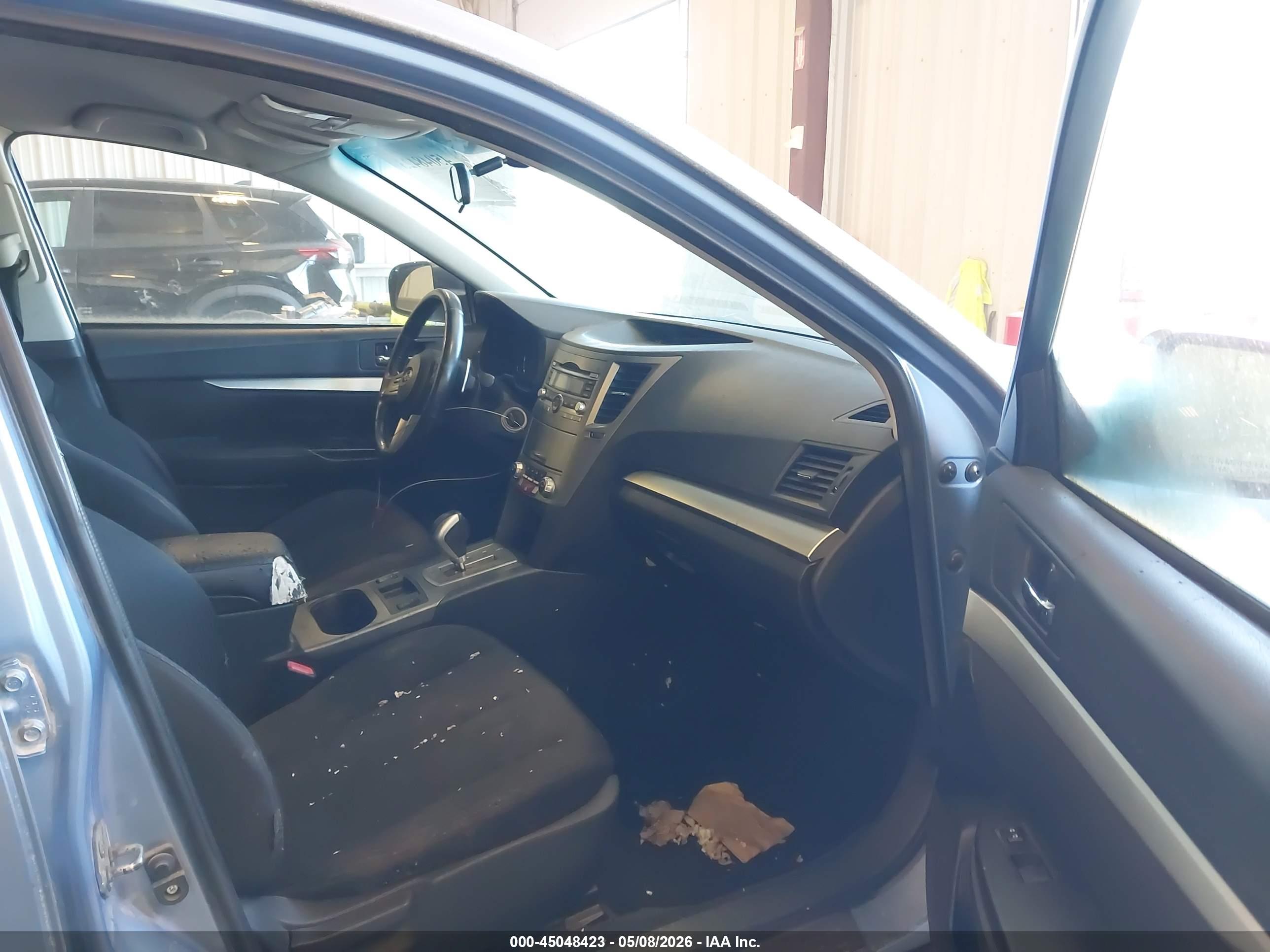 SUBARU OUTBACK image 5