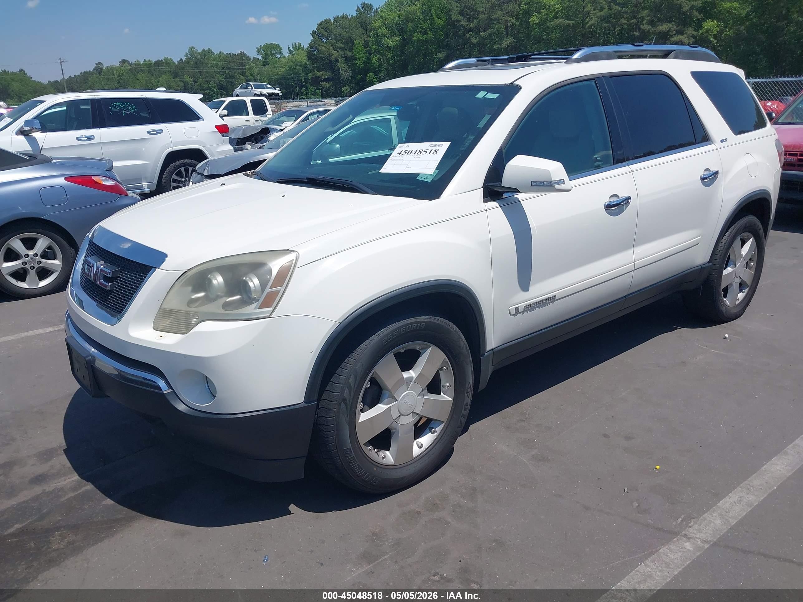 GMC ACADIA image 2