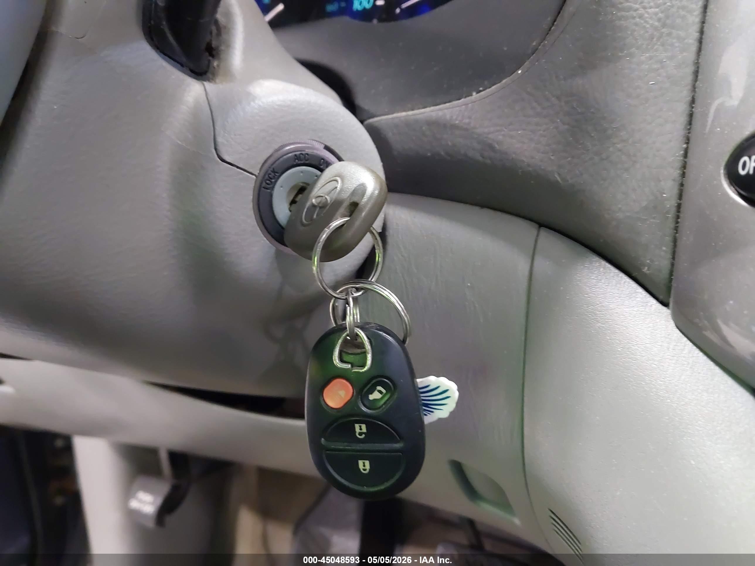 TOYOTA SIENNA image 11