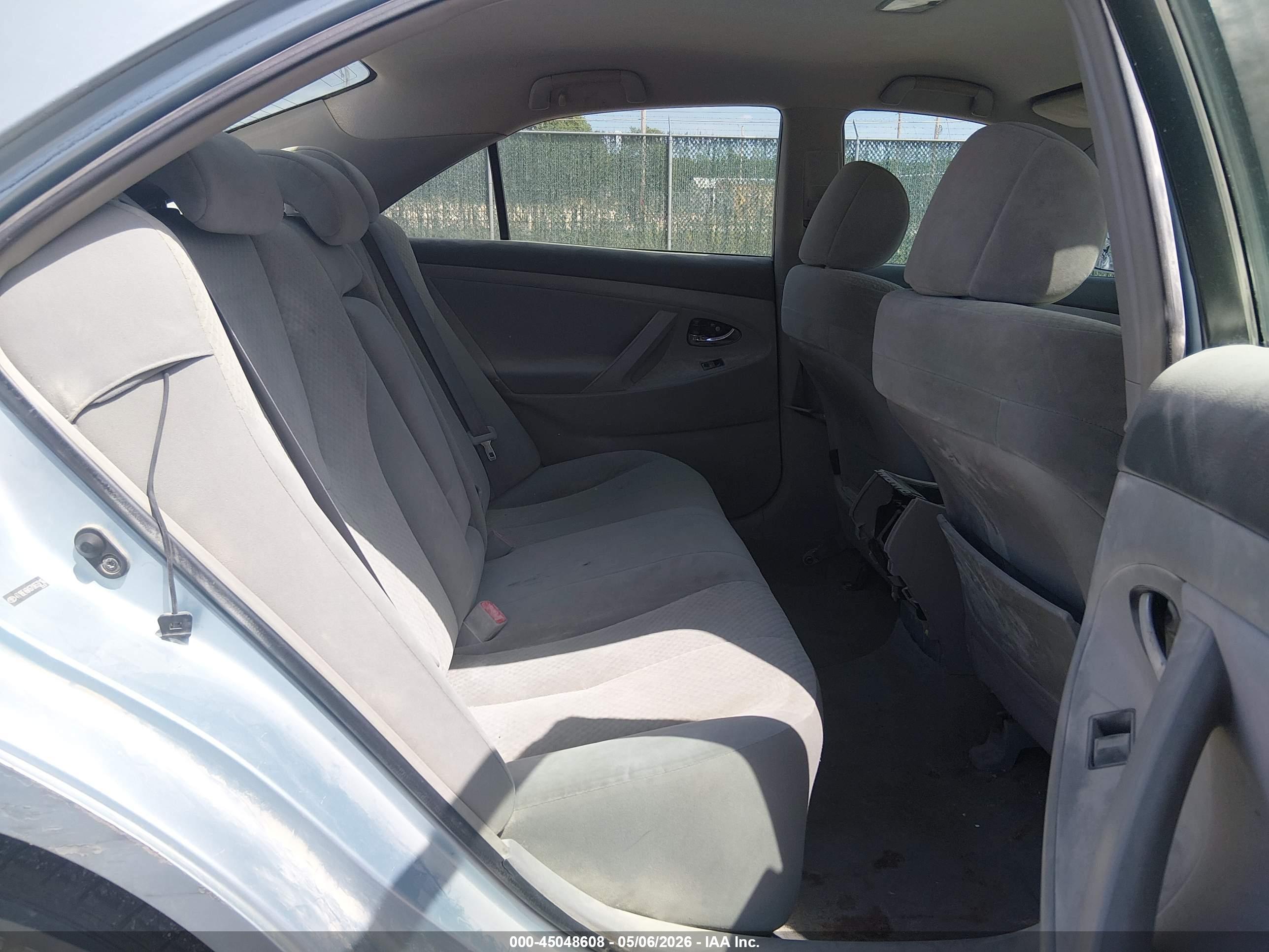 TOYOTA CAMRY image 8