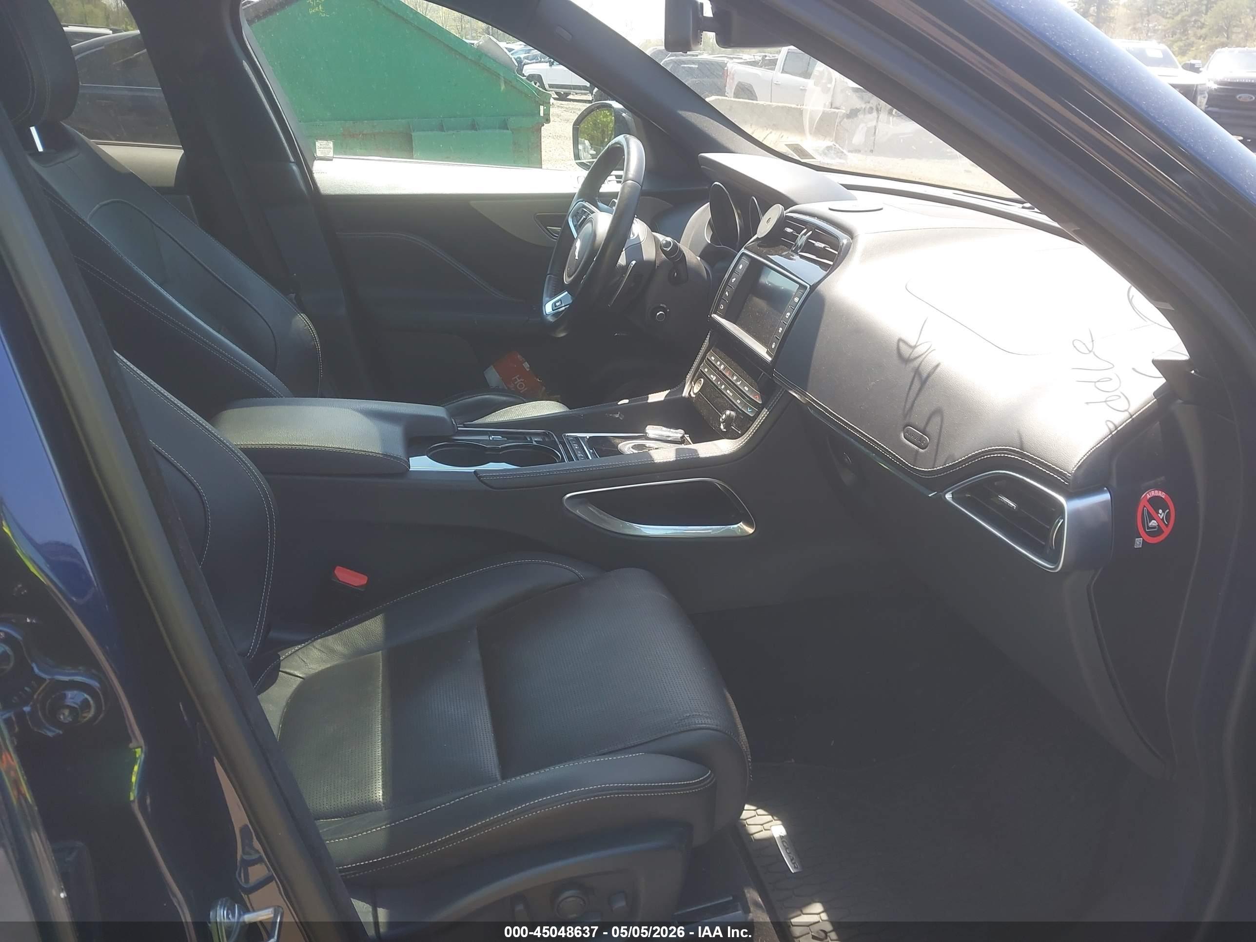 JAGUAR F-PACE image 5