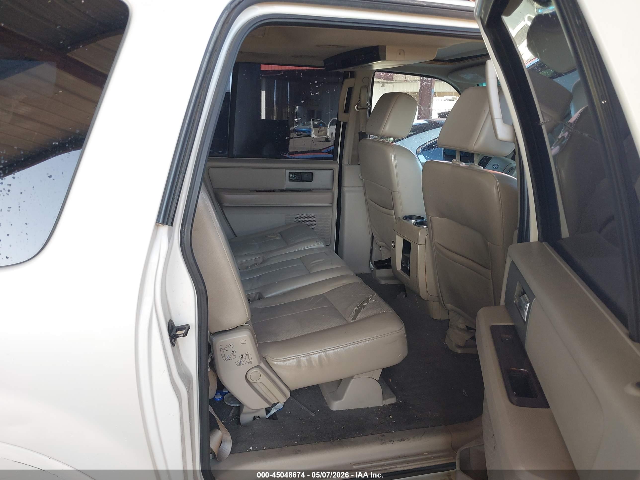 FORD EXPEDITION image 8