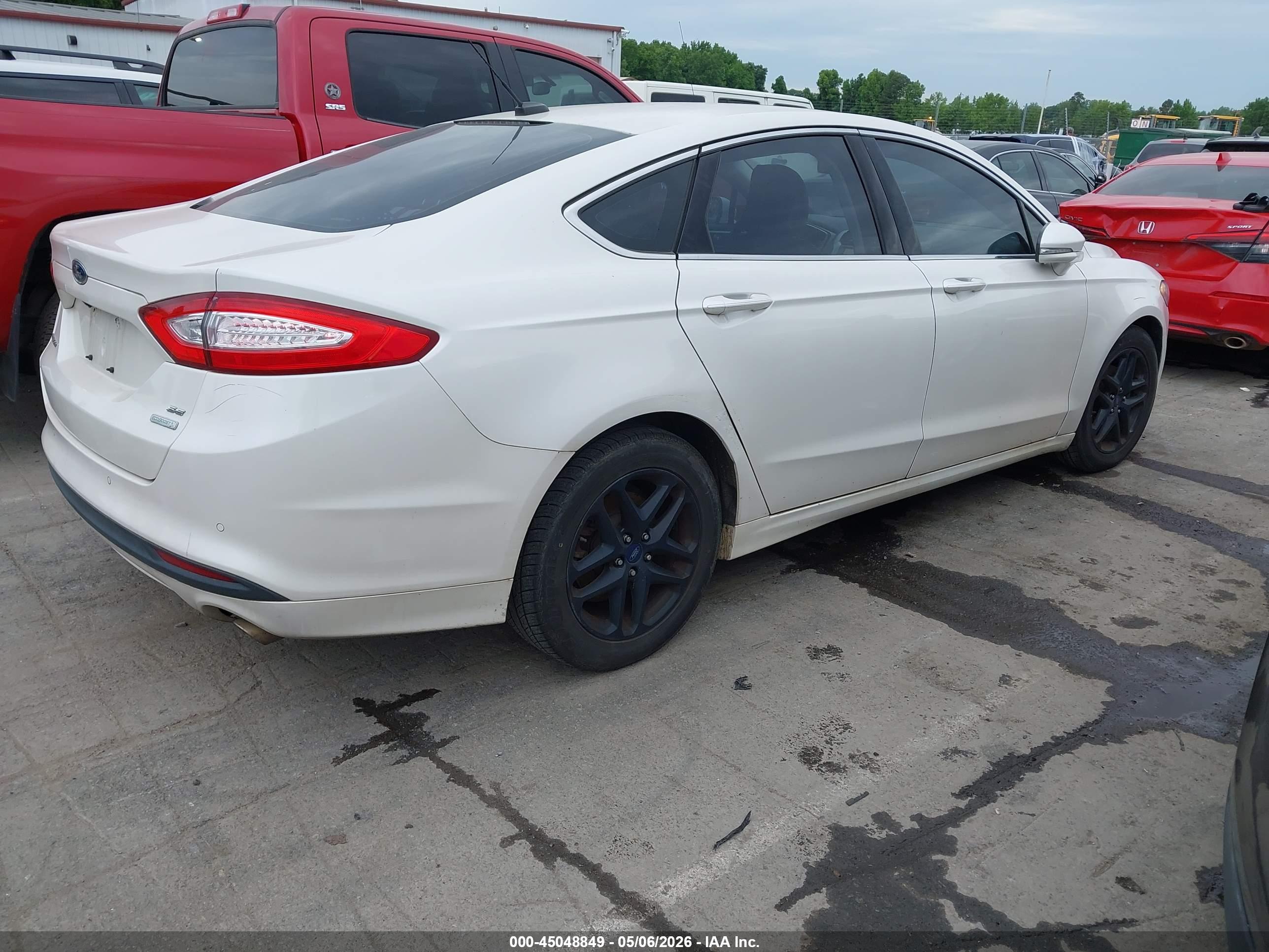 FORD FUSION image 4