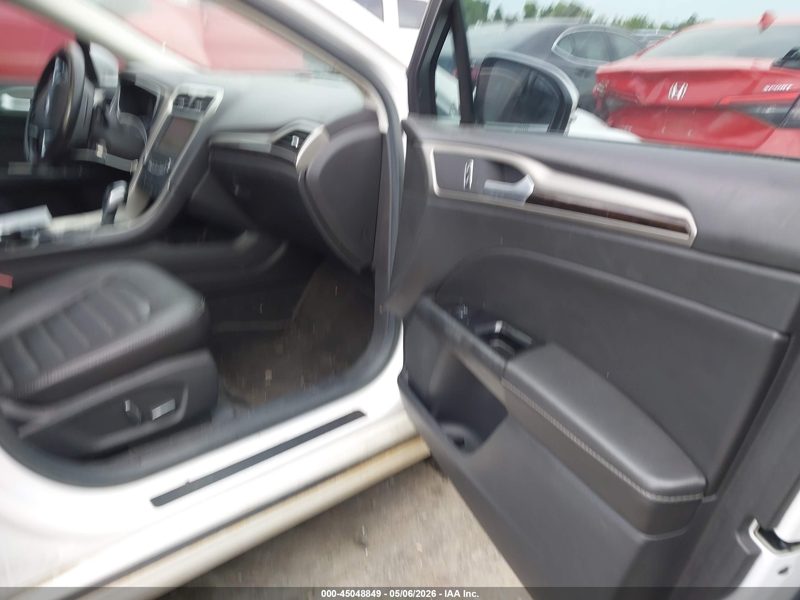 FORD FUSION image 5
