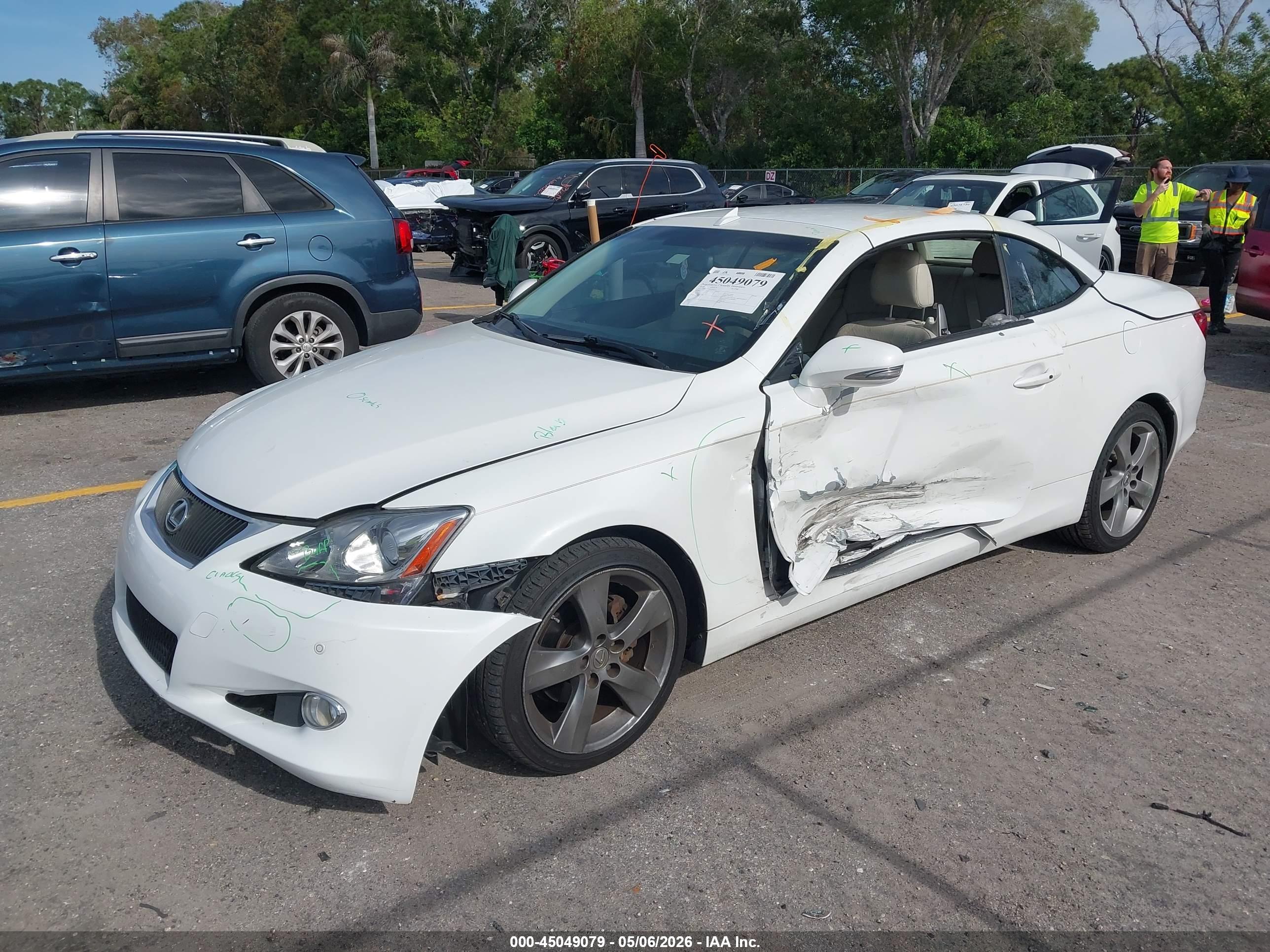 LEXUS IS image 2