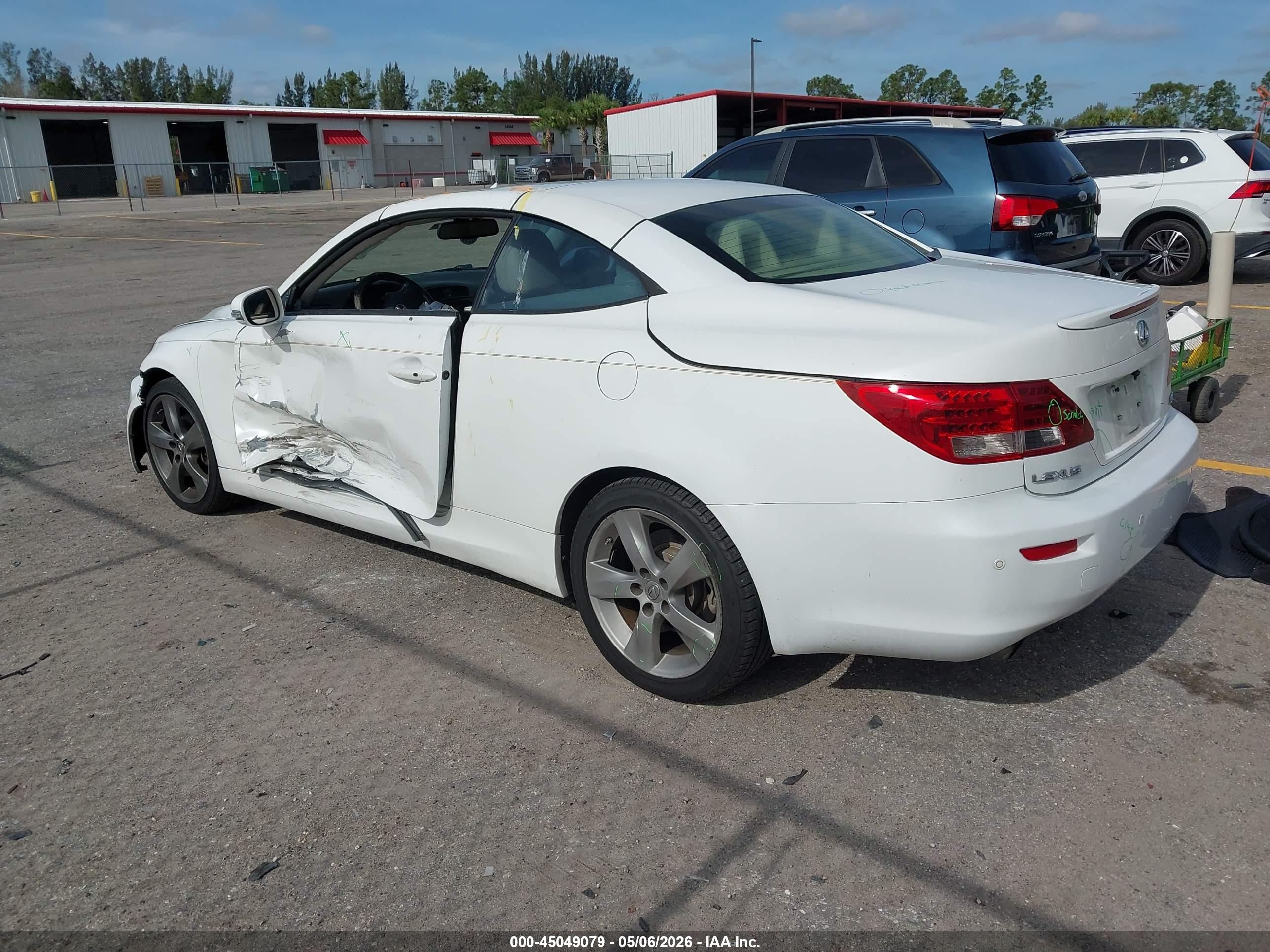 LEXUS IS image 3