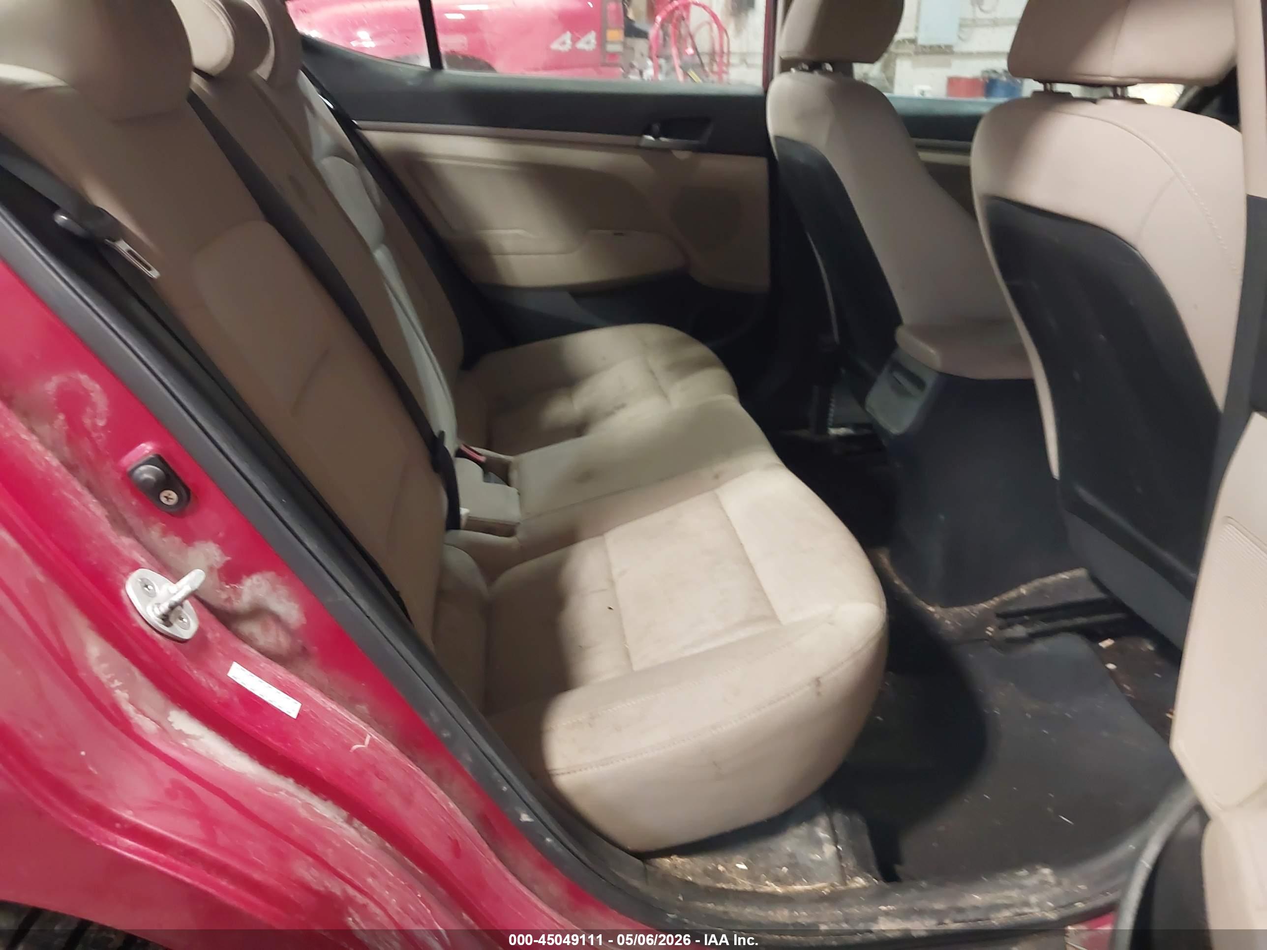 HYUNDAI ELANTRA image 8
