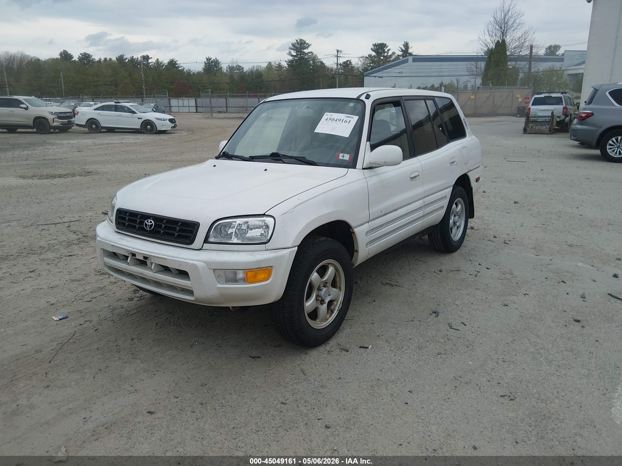 TOYOTA RAV4 image 2