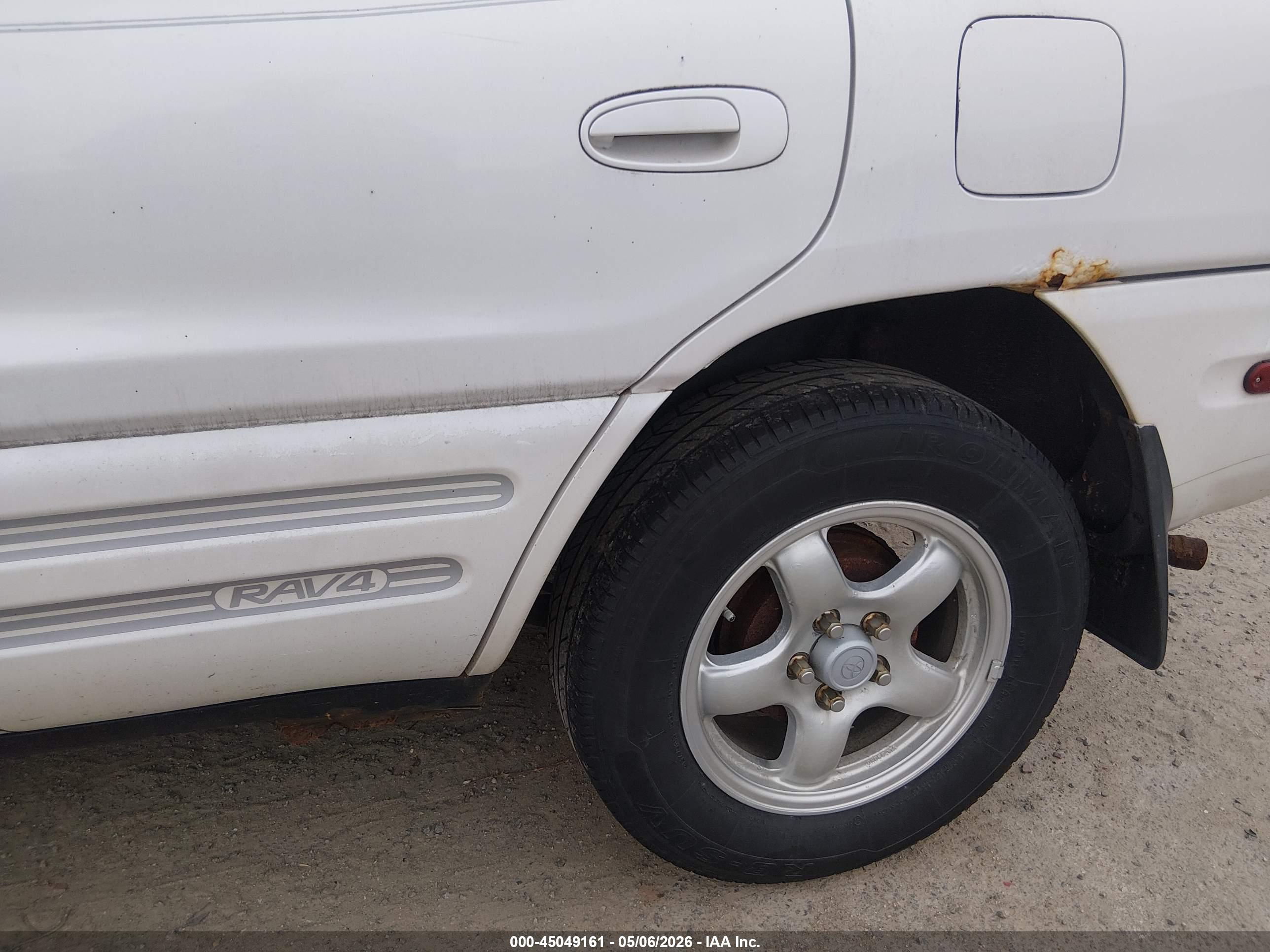 TOYOTA RAV4 image 6